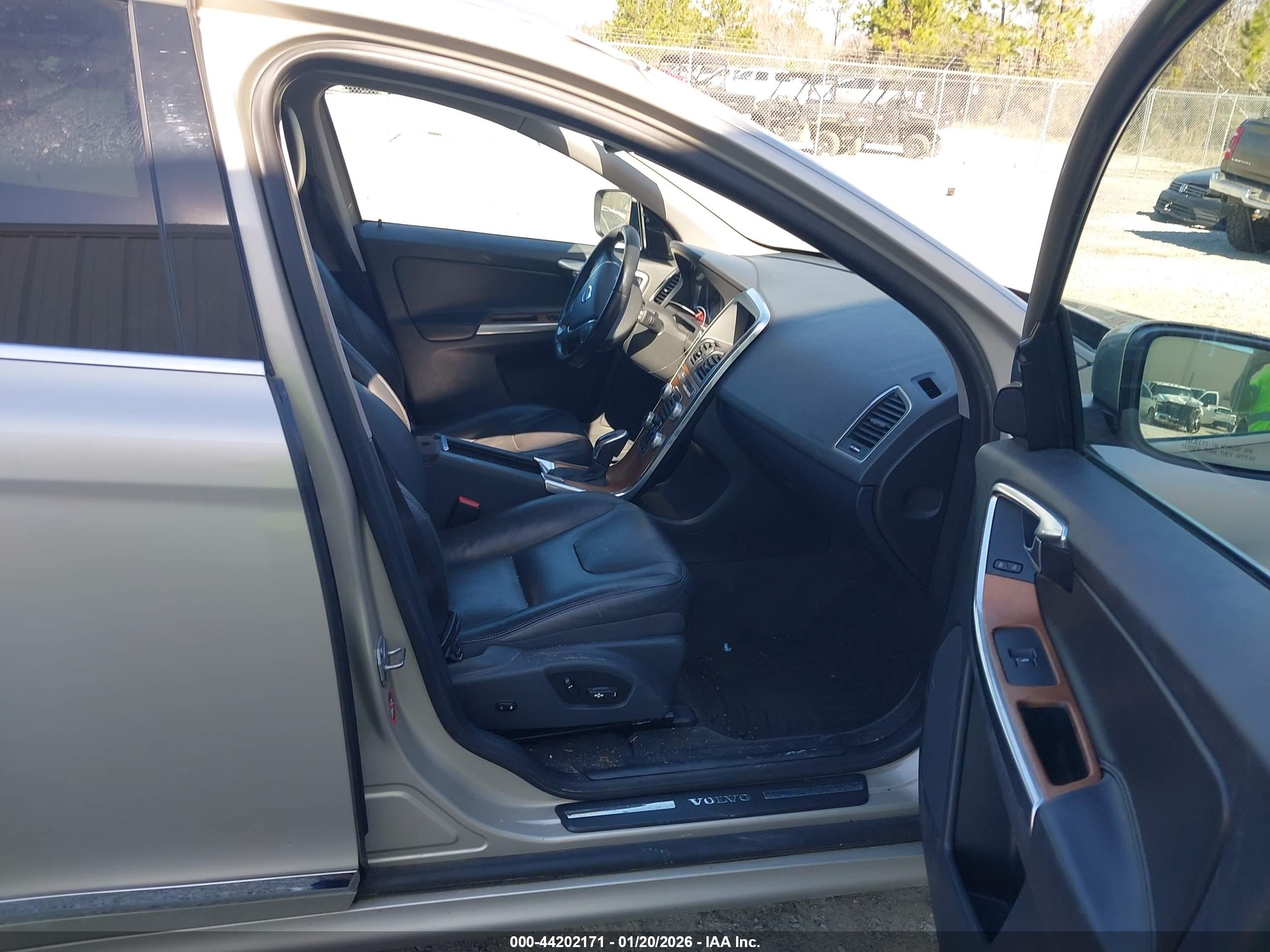 VOLVO XC60 image 5