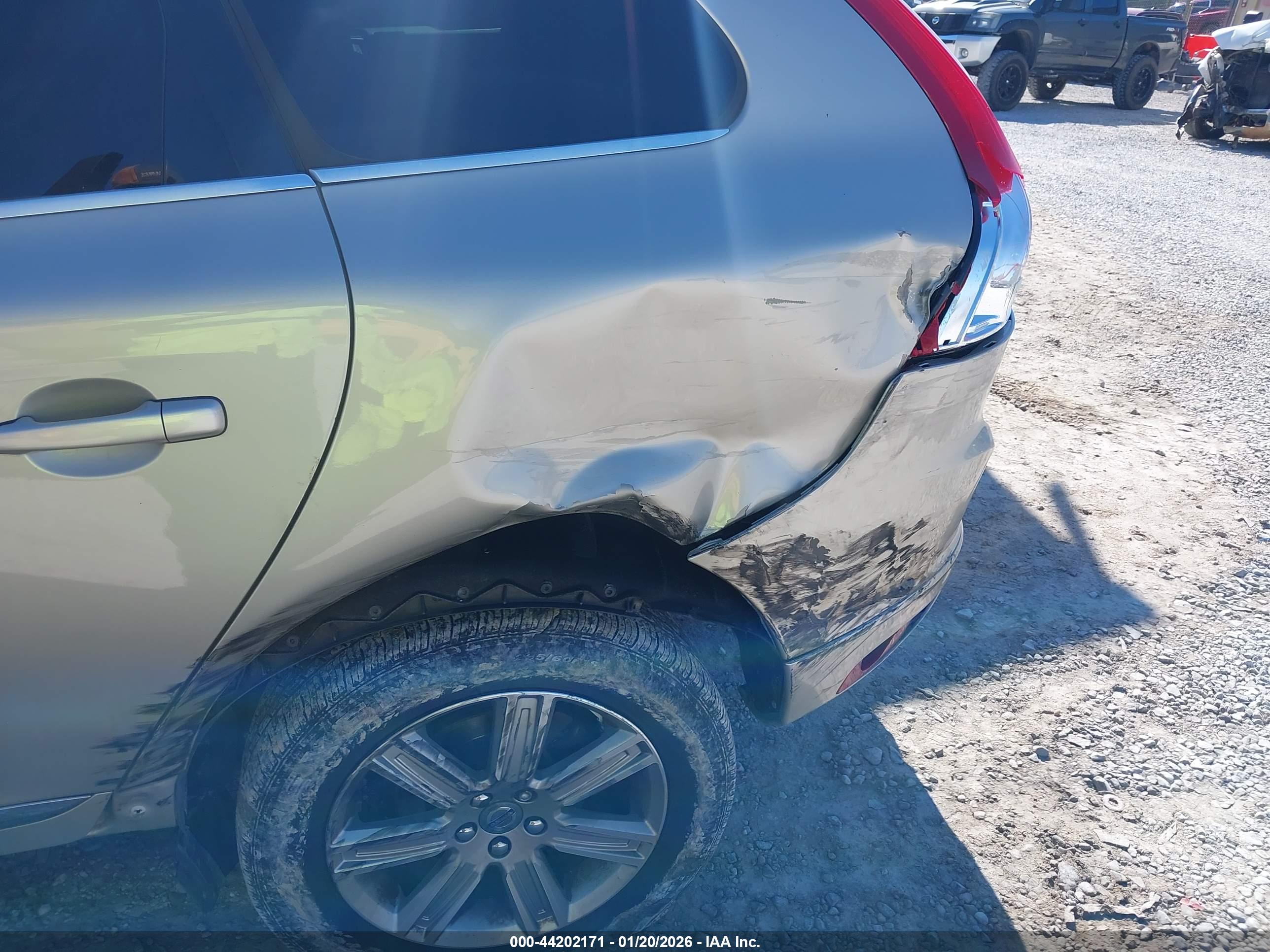 VOLVO XC60 image 6
