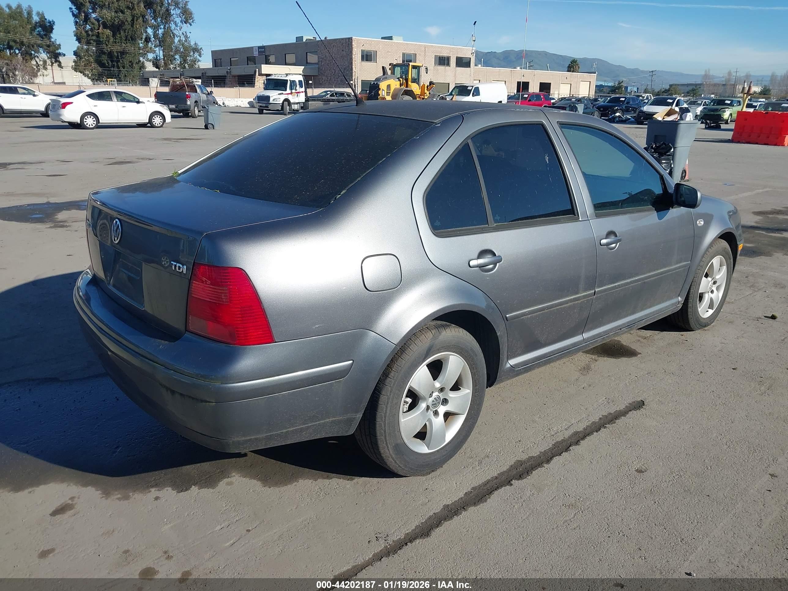 VOLKSWAGEN JETTA image 4