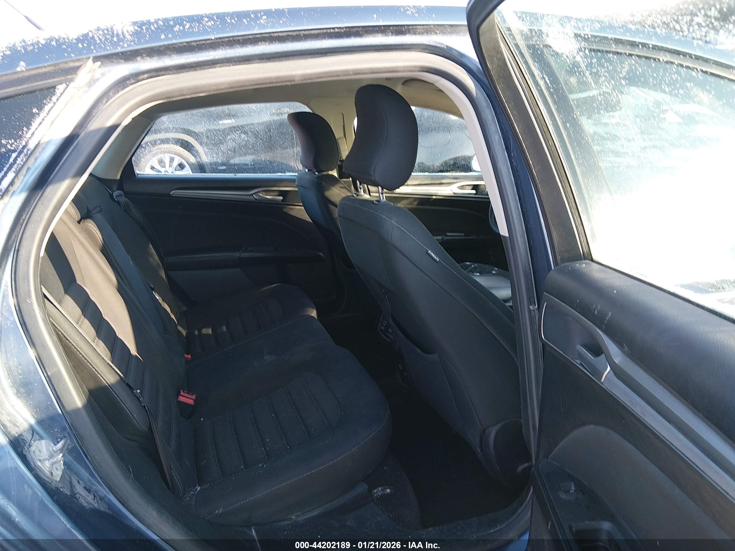FORD FUSION image 8