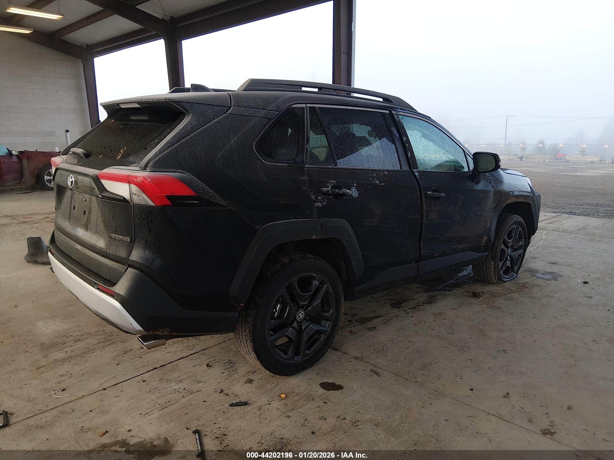 TOYOTA RAV4 image 4
