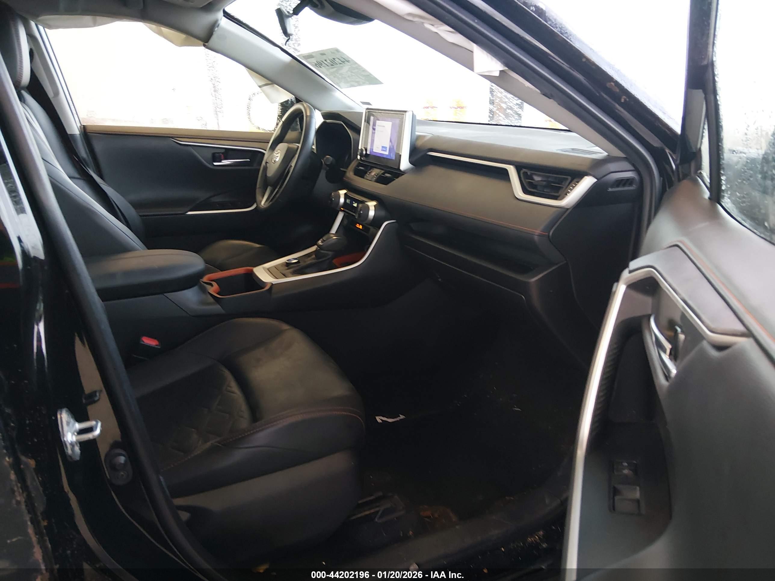TOYOTA RAV4 image 5