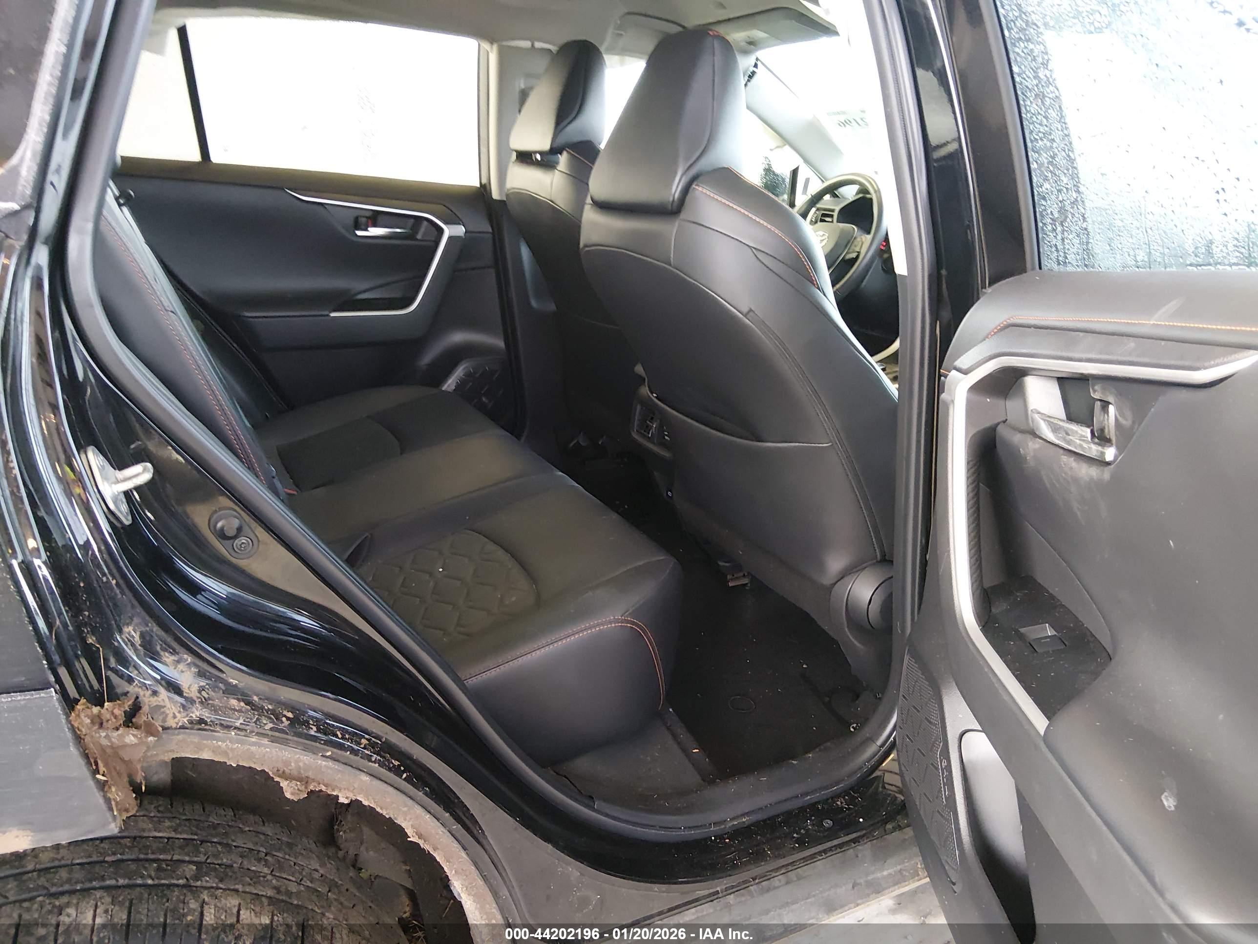 TOYOTA RAV4 image 8