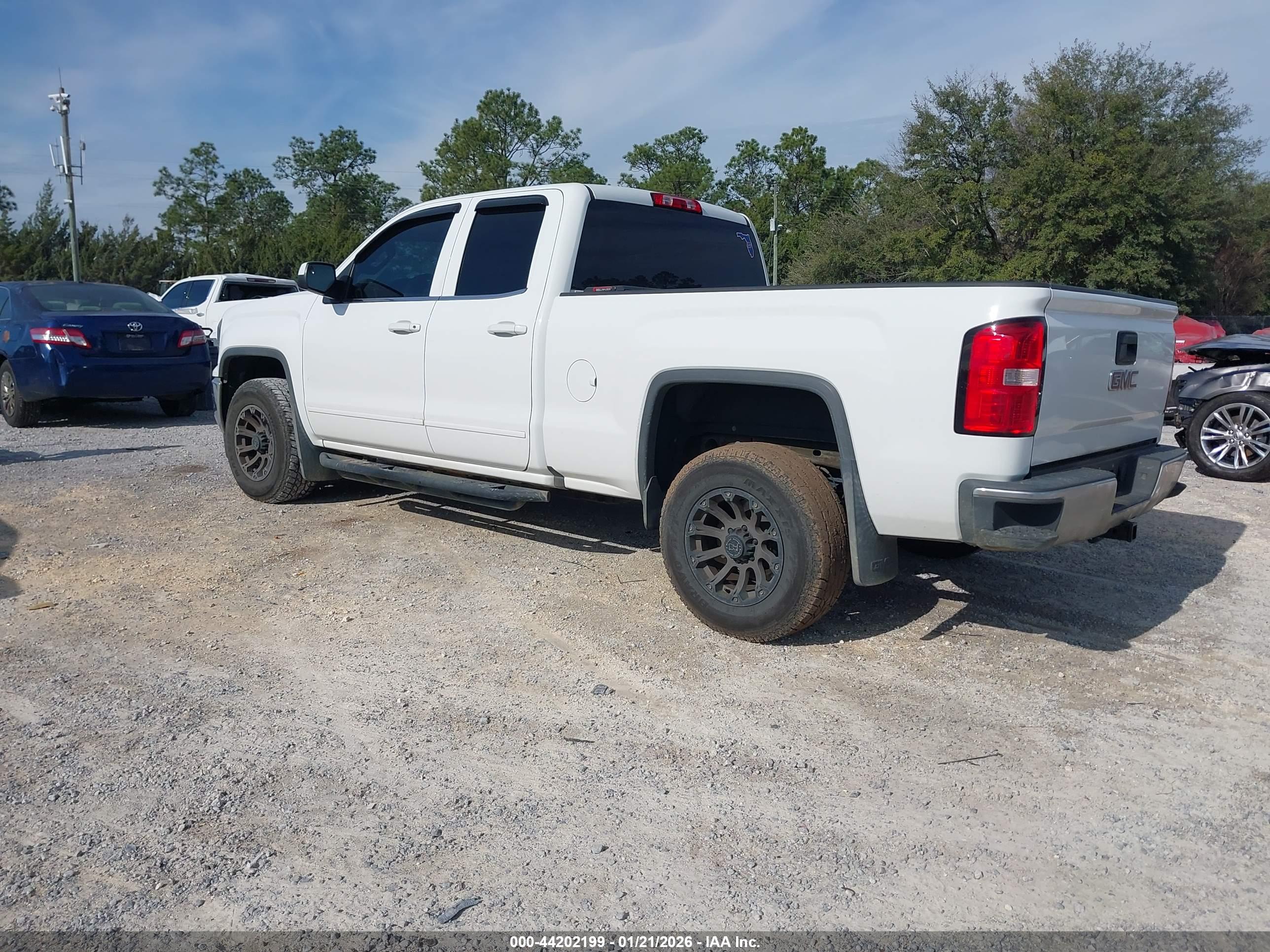 GMC SIERRA image 3