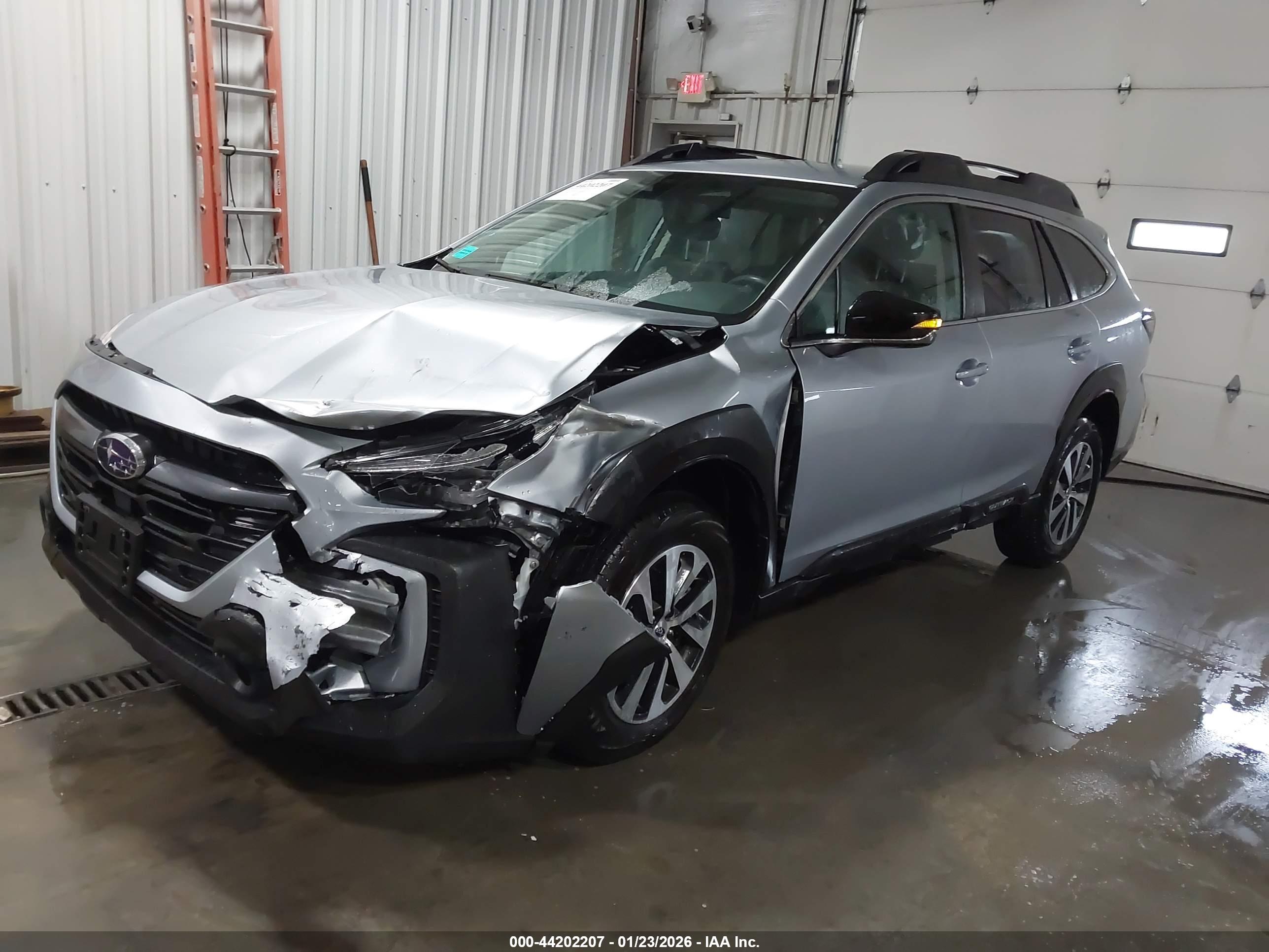 SUBARU OUTBACK image 2