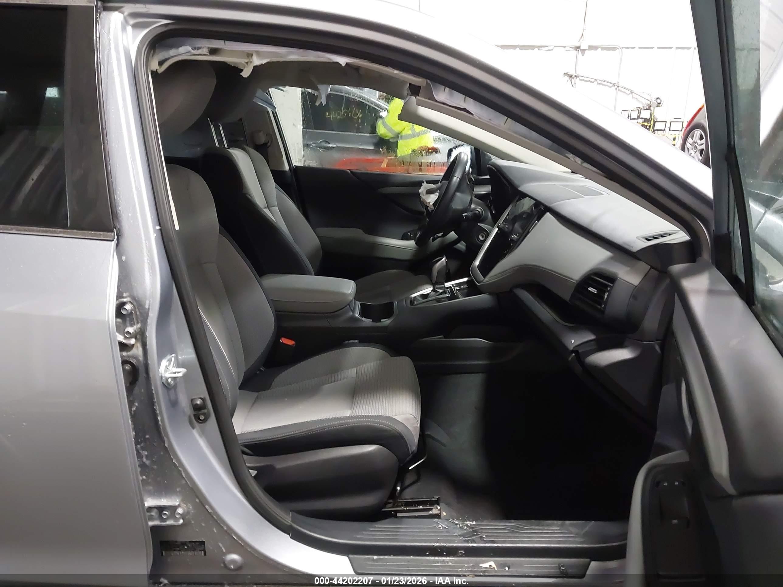 SUBARU OUTBACK image 5