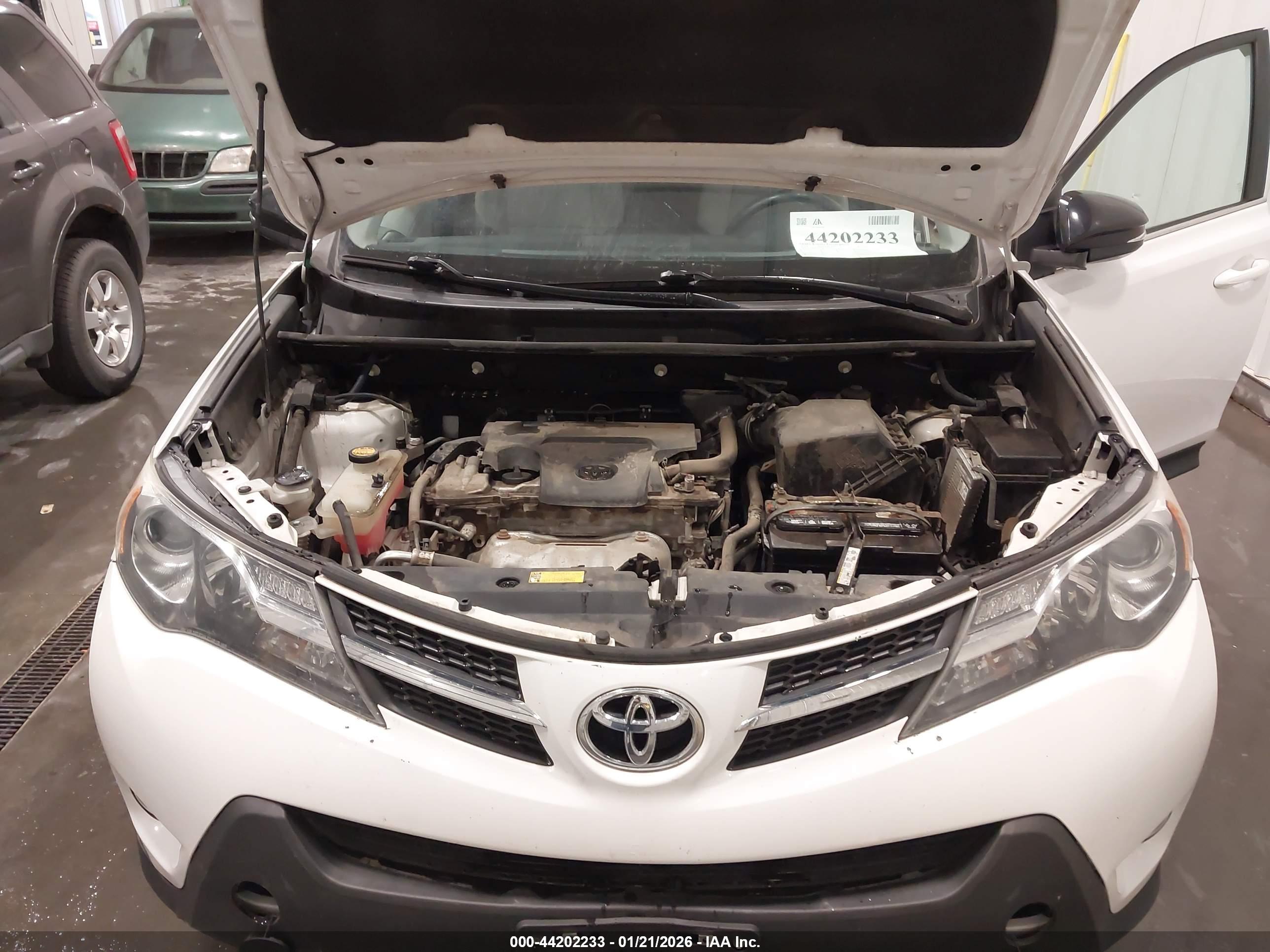TOYOTA RAV4 image 10