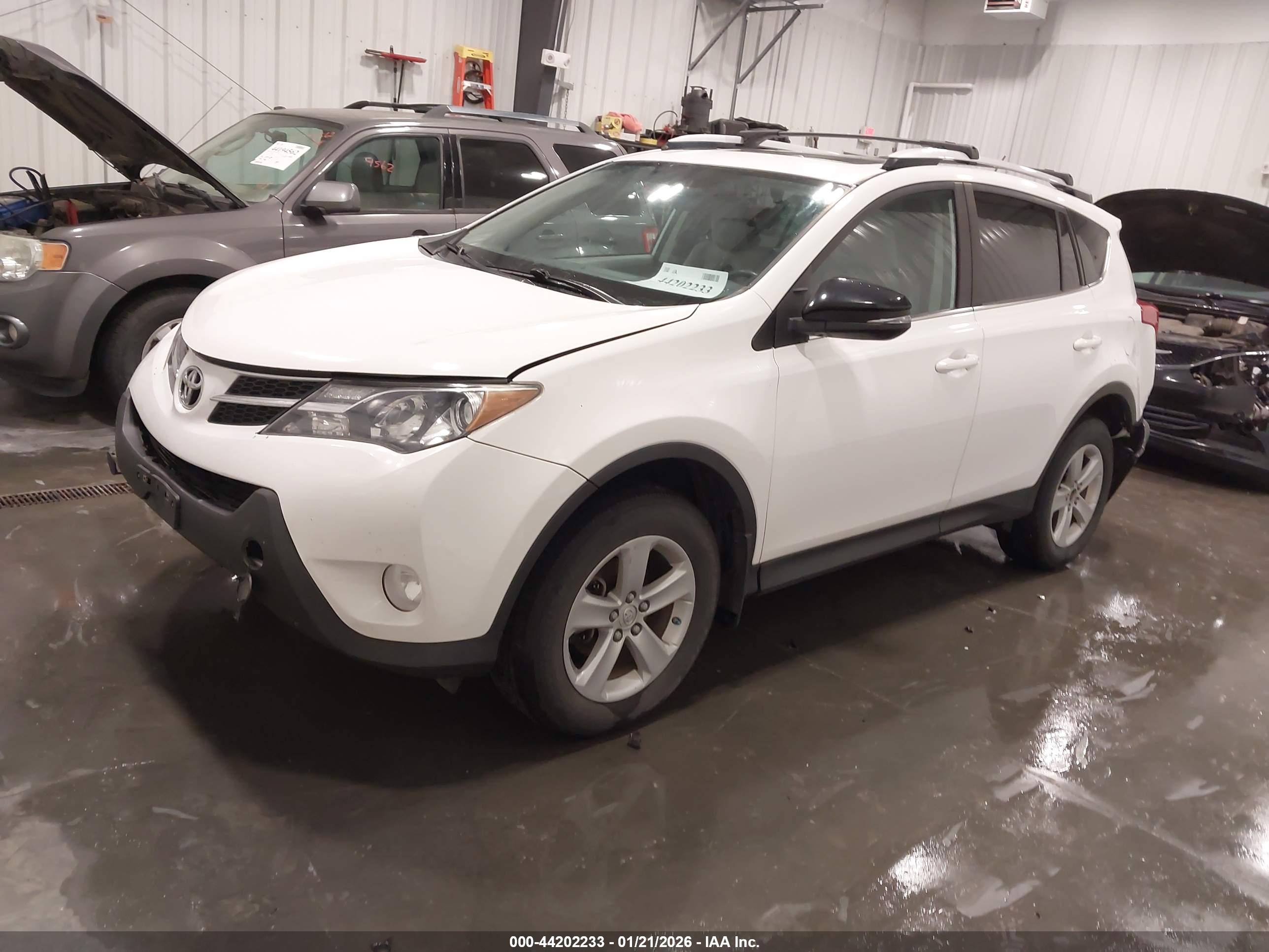 TOYOTA RAV4 image 2