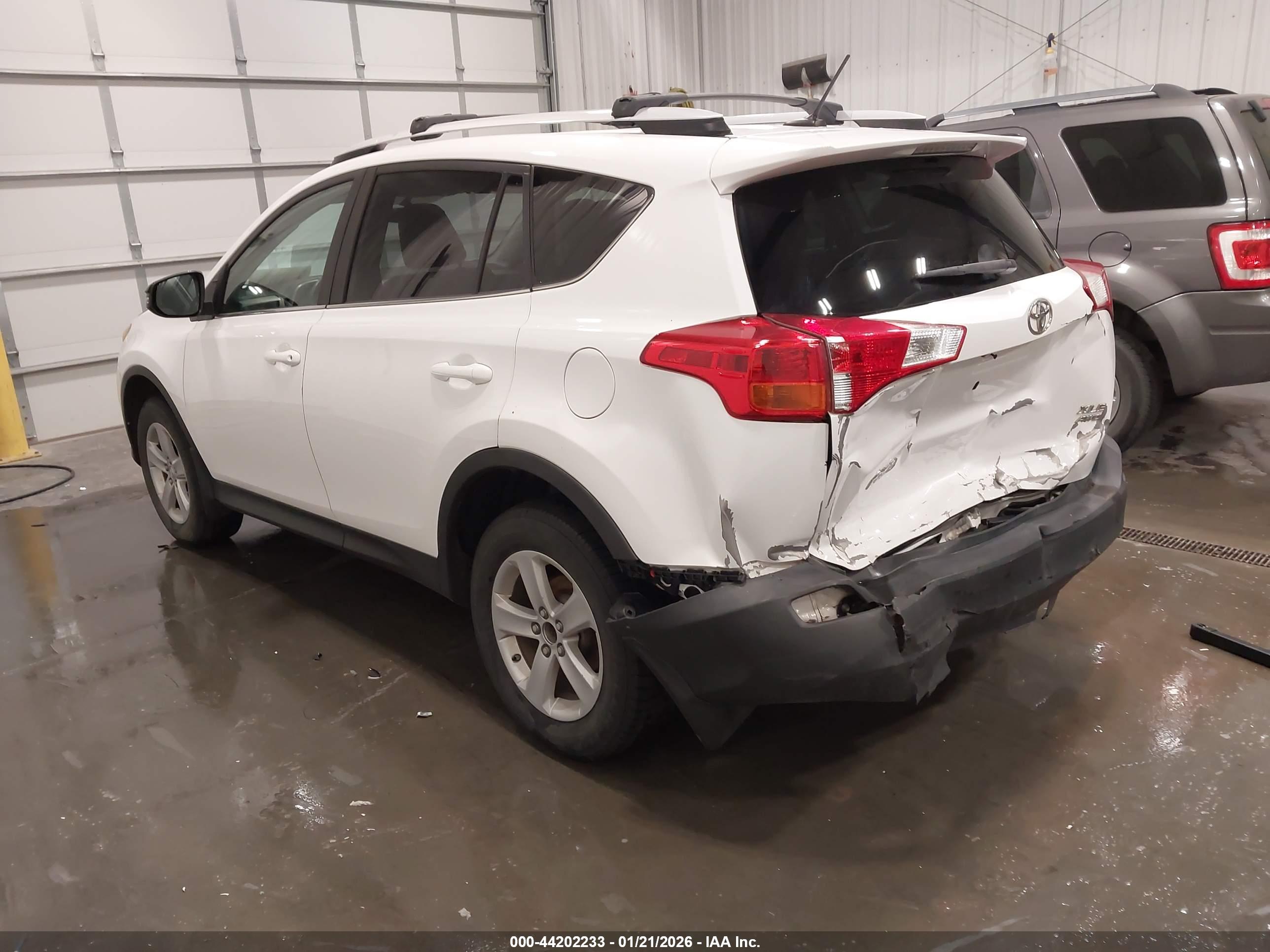 TOYOTA RAV4 image 3