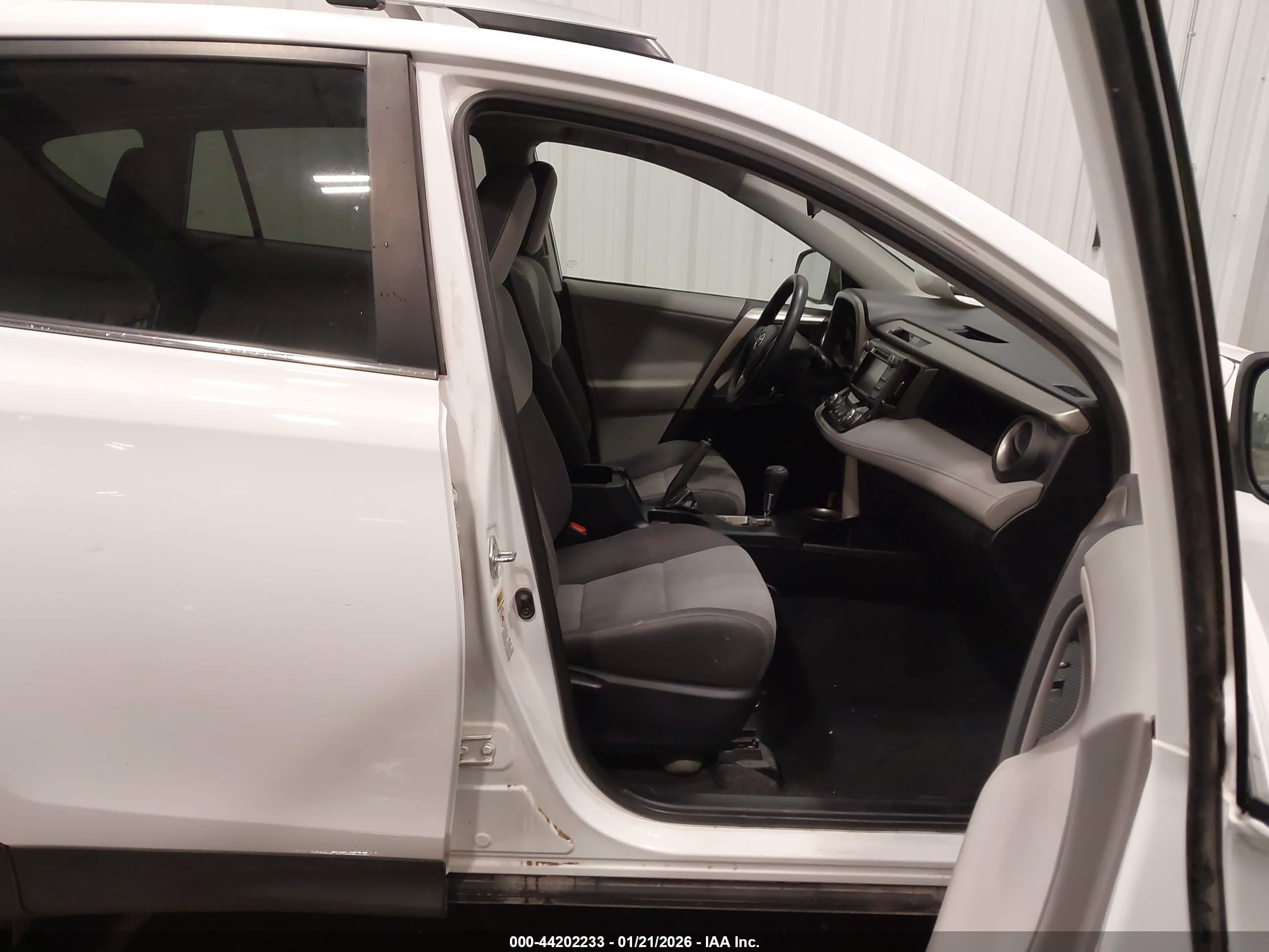 TOYOTA RAV4 image 5