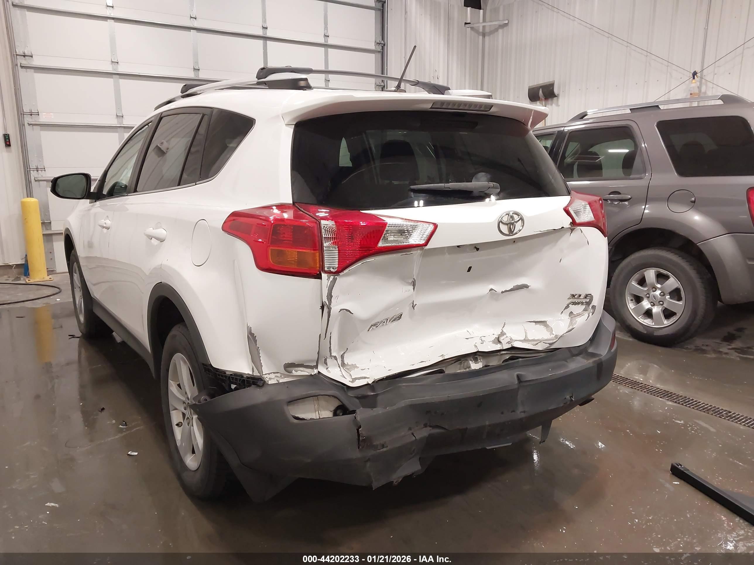 TOYOTA RAV4 image 6