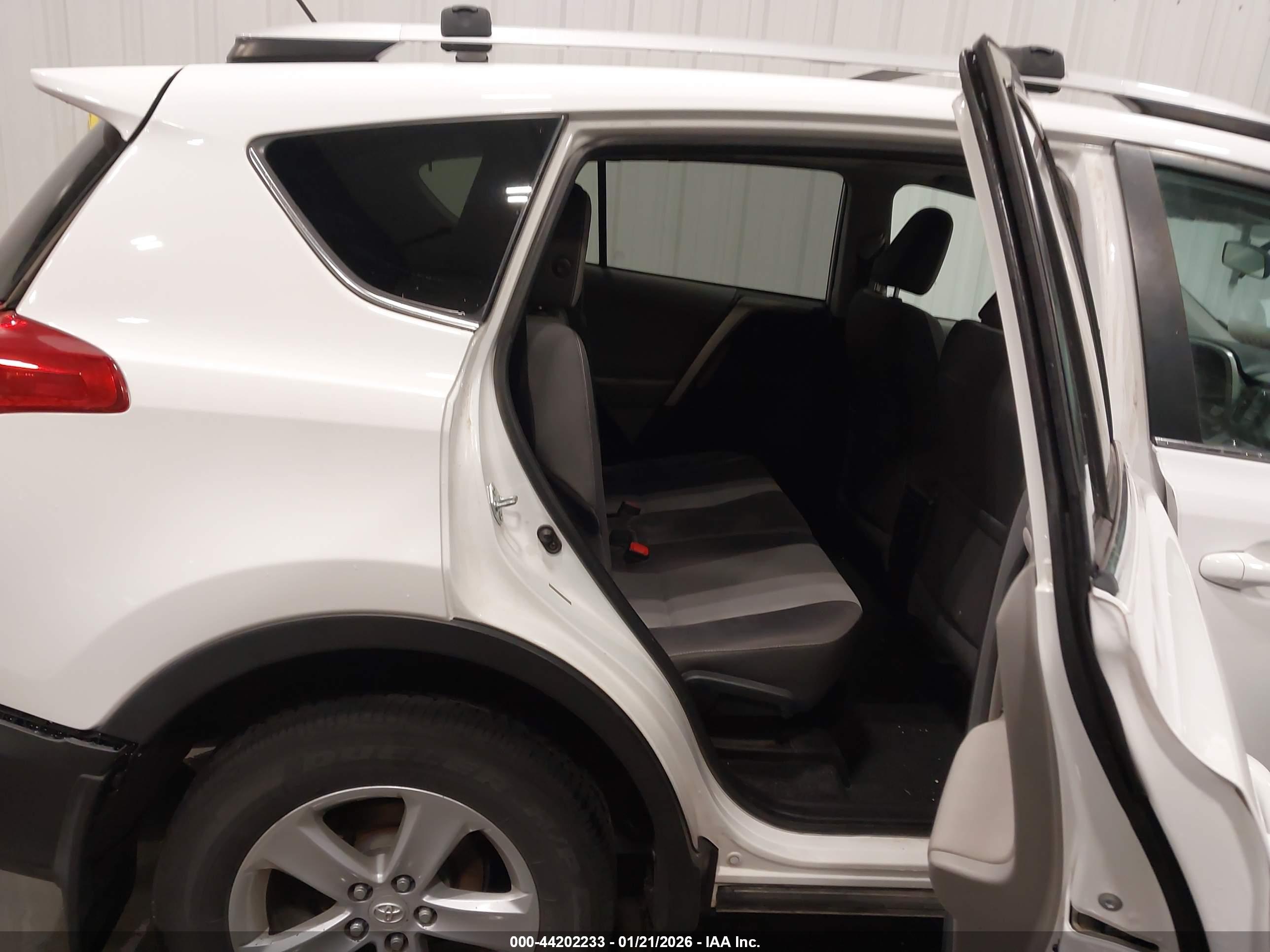 TOYOTA RAV4 image 8