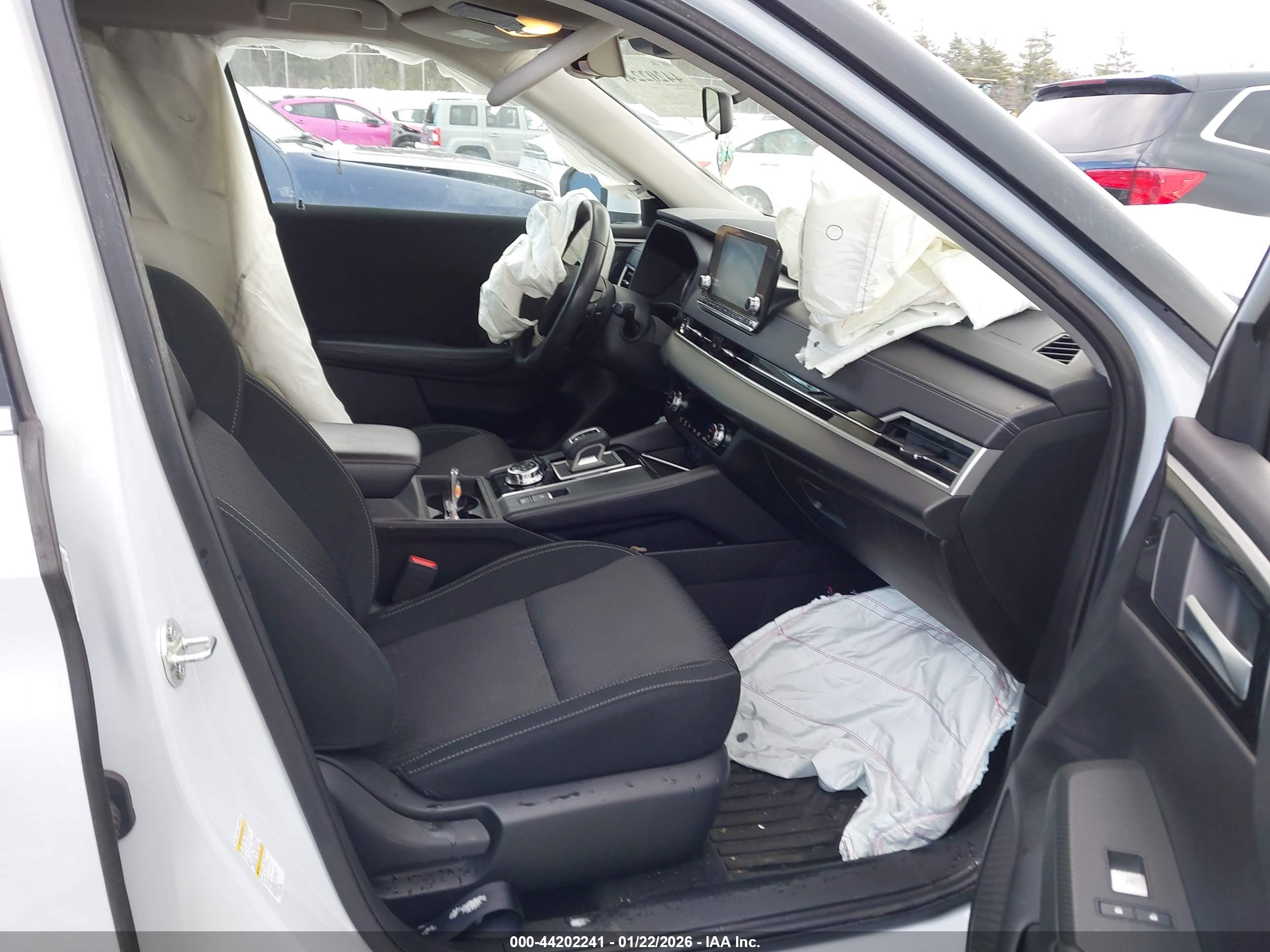 MITSUBISHI OUTLANDER image 5