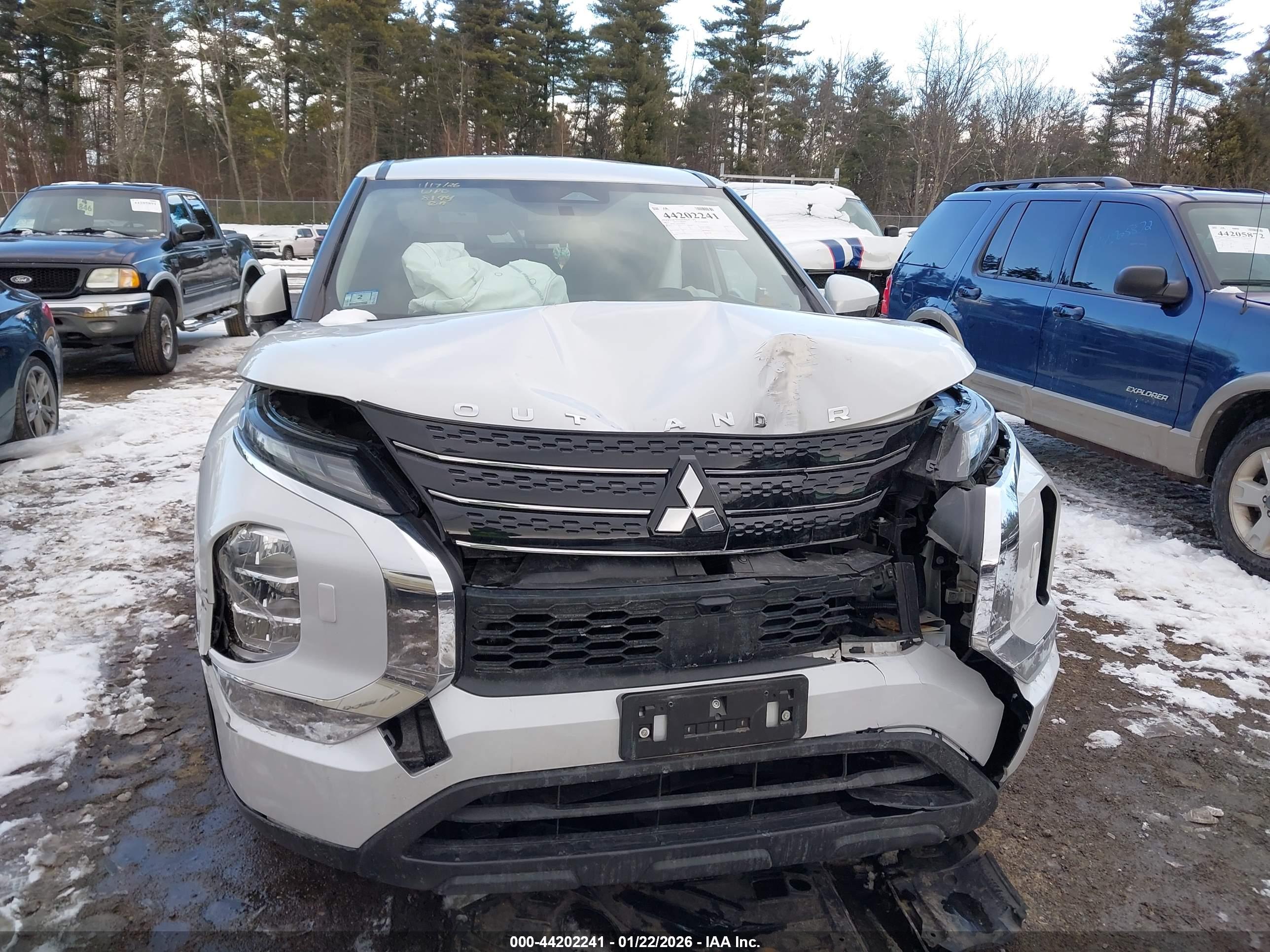MITSUBISHI OUTLANDER image 6