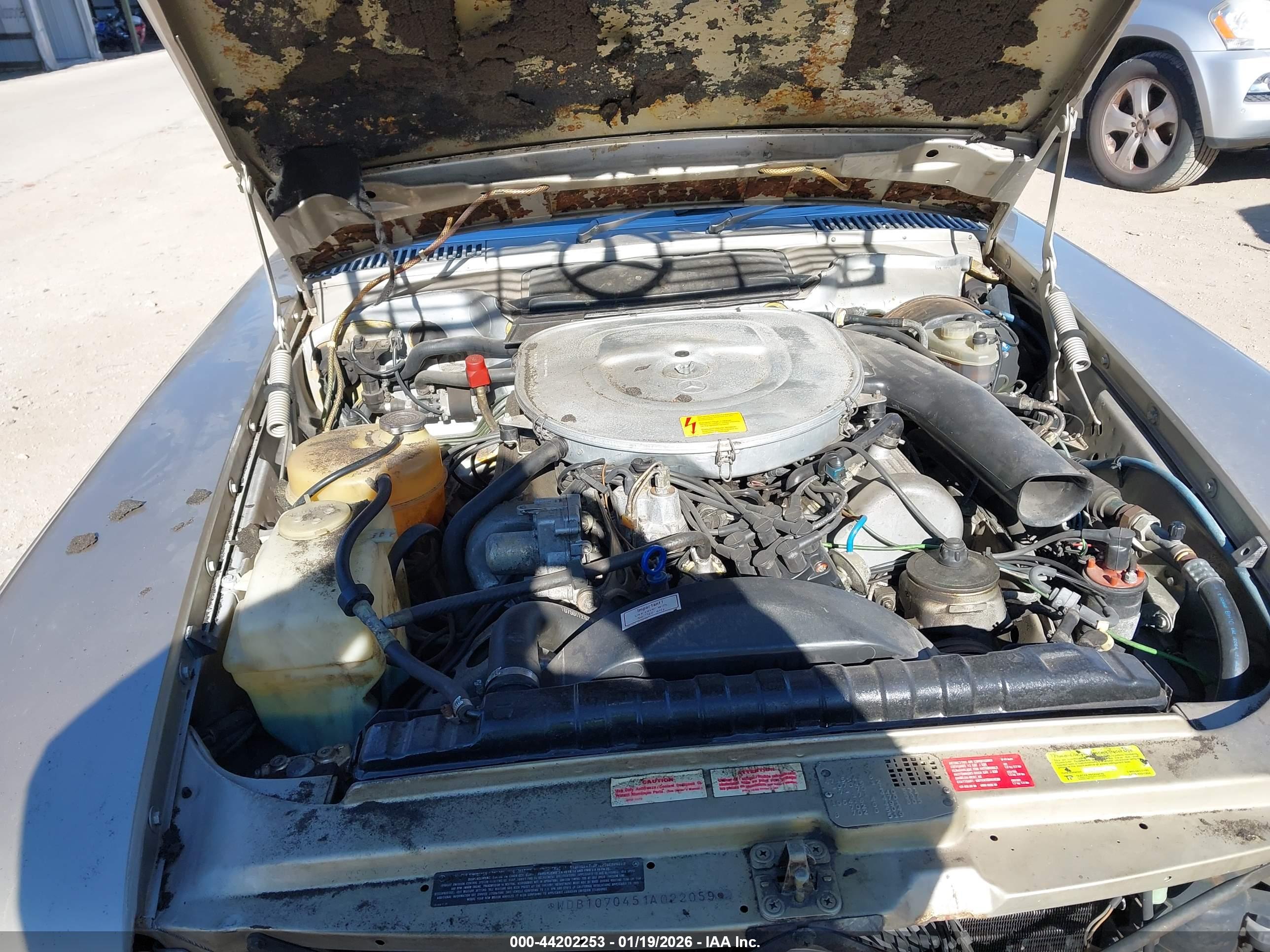 MERCEDES-BENZ 380 image 10