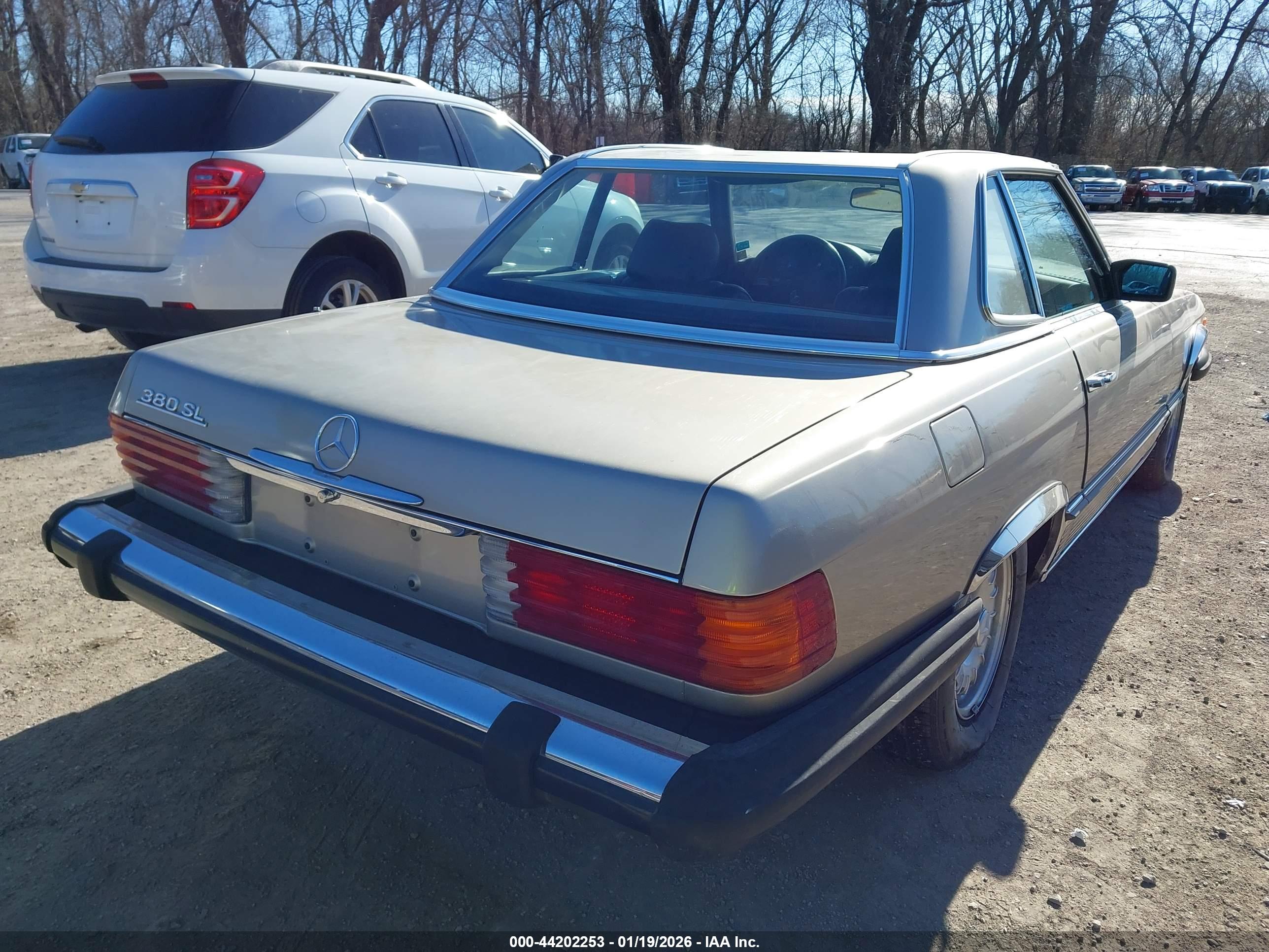 MERCEDES-BENZ 380 image 4