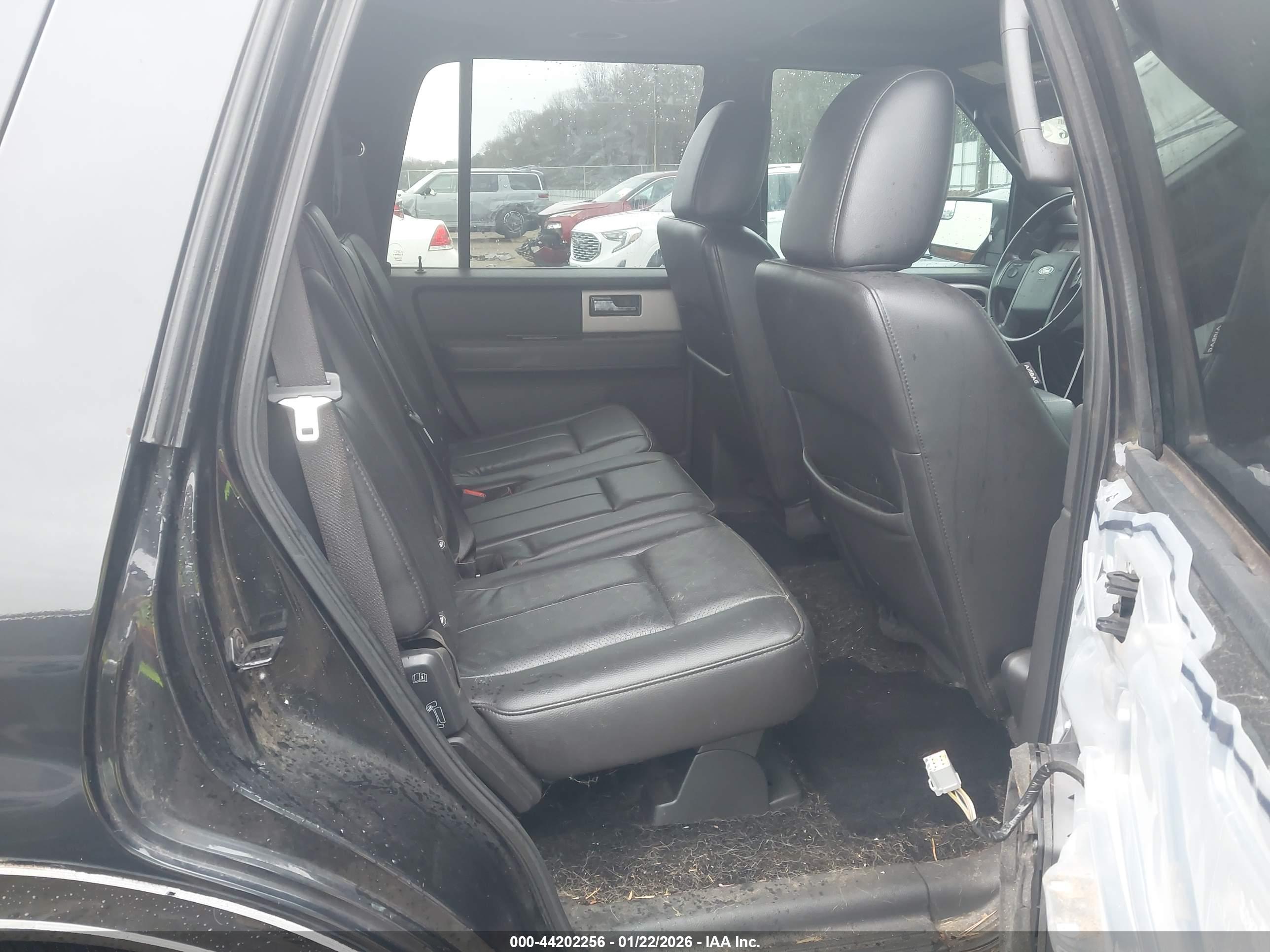FORD EXPEDITION image 8