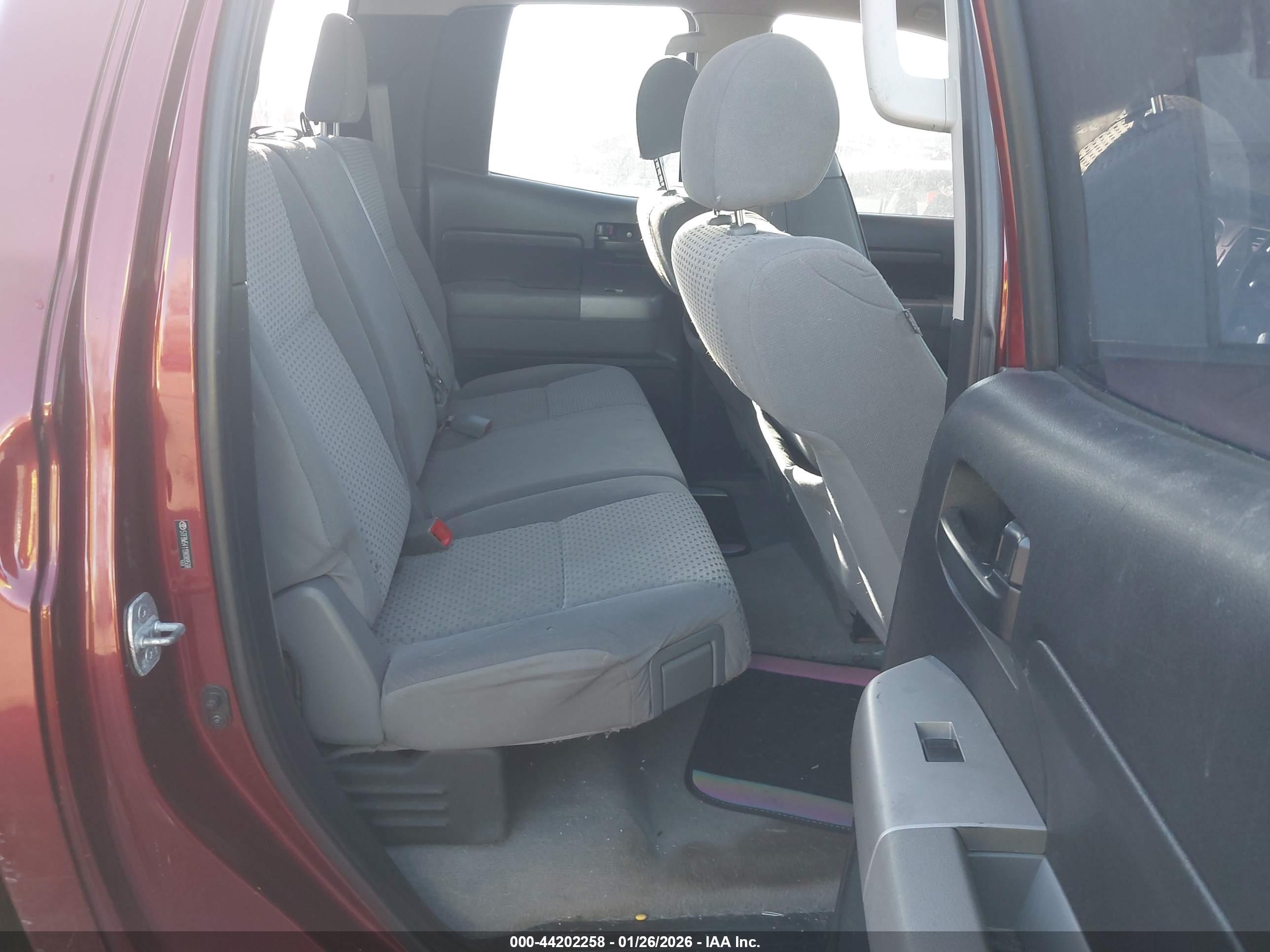 TOYOTA TUNDRA image 8