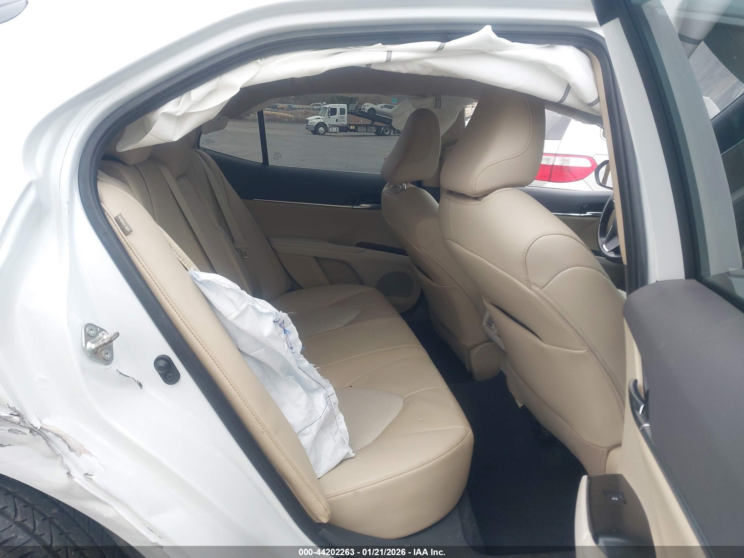 TOYOTA CAMRY image 8