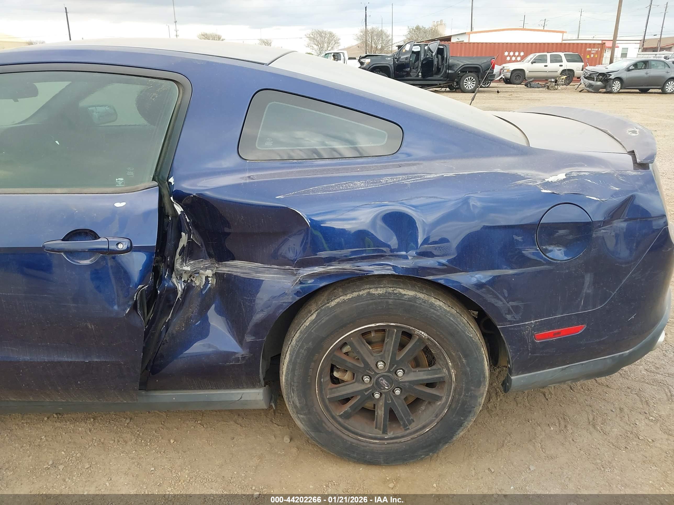 FORD MUSTANG image 6