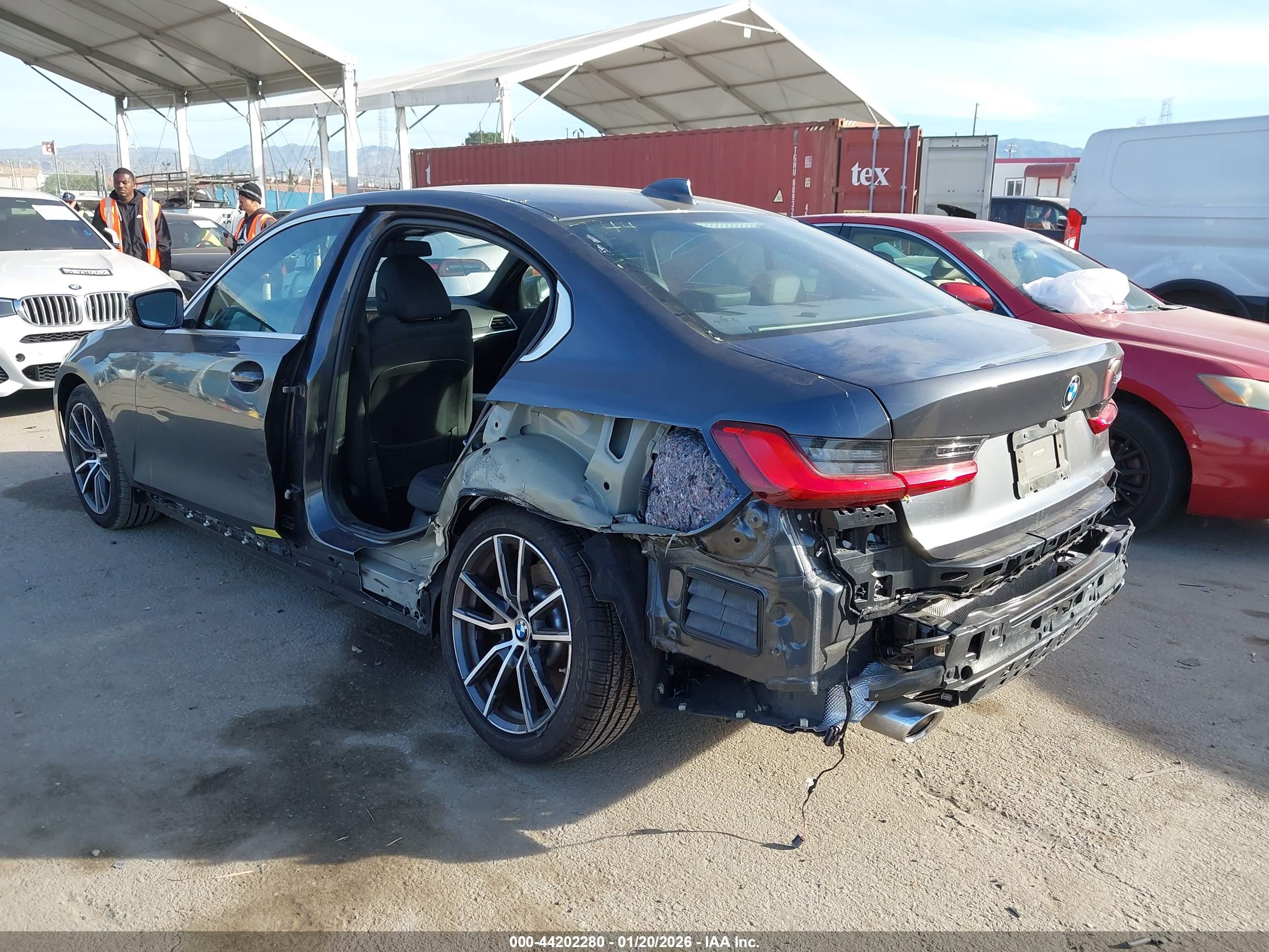 BMW 330I image 3