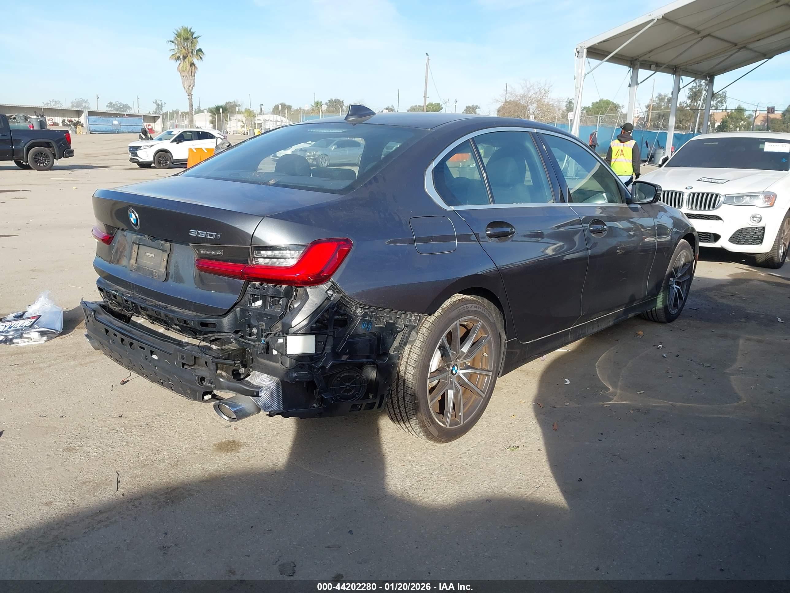BMW 330I image 4