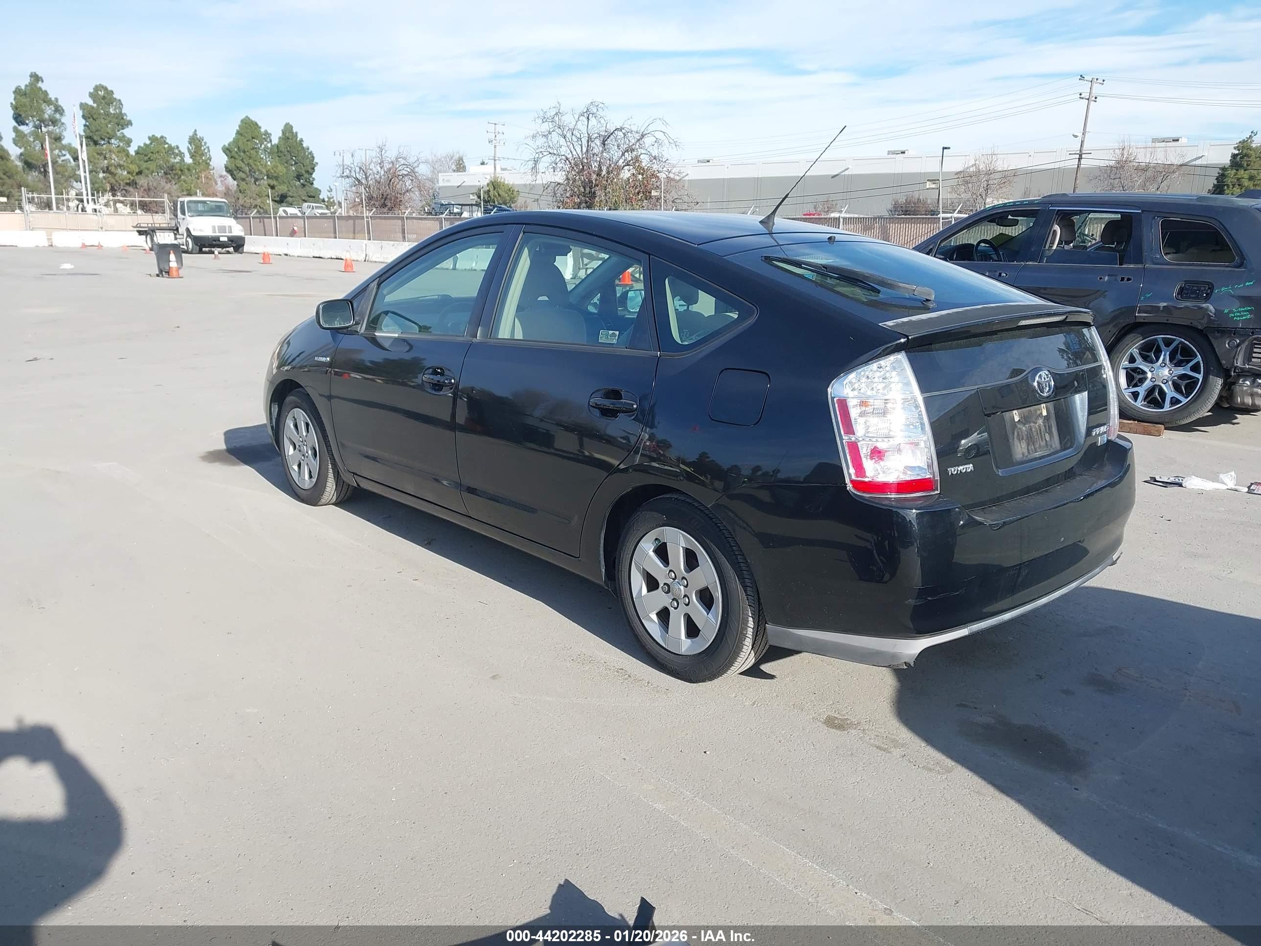 TOYOTA PRIUS image 3