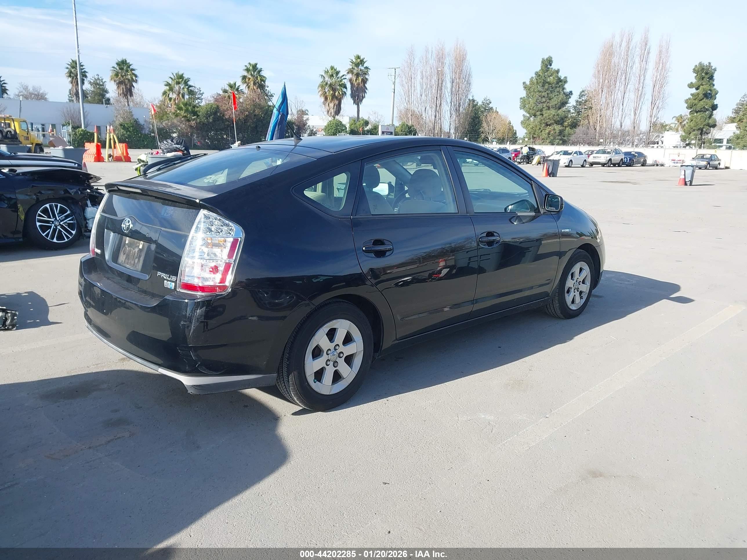 TOYOTA PRIUS image 4