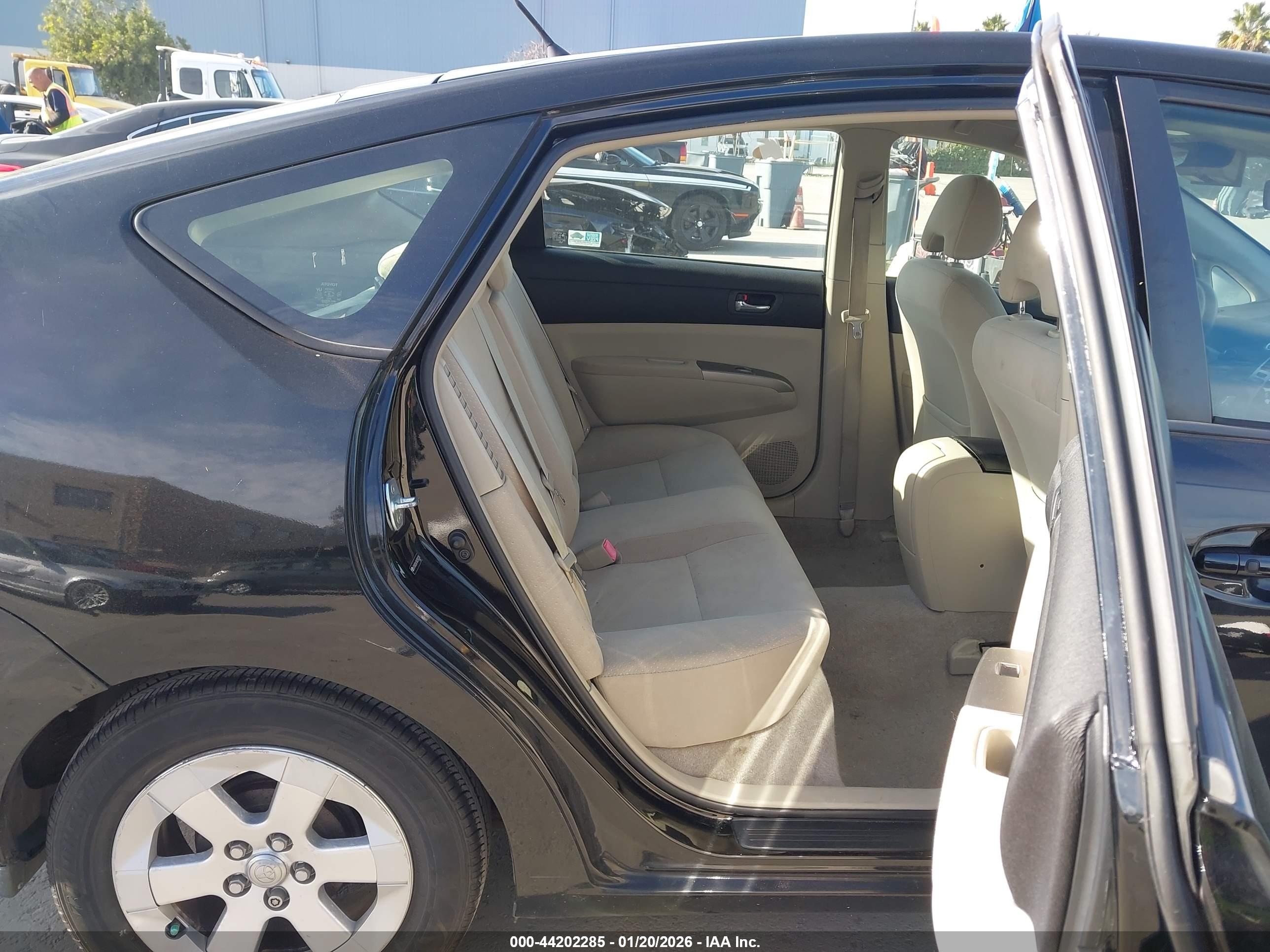 TOYOTA PRIUS image 8