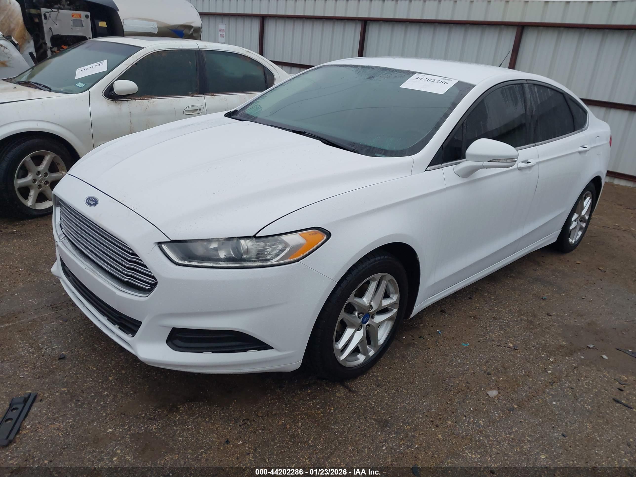 FORD FUSION image 2