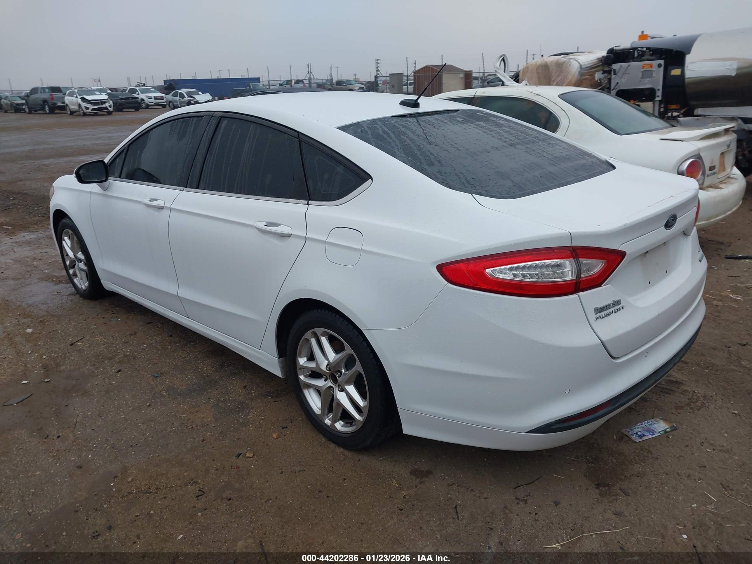 FORD FUSION image 3