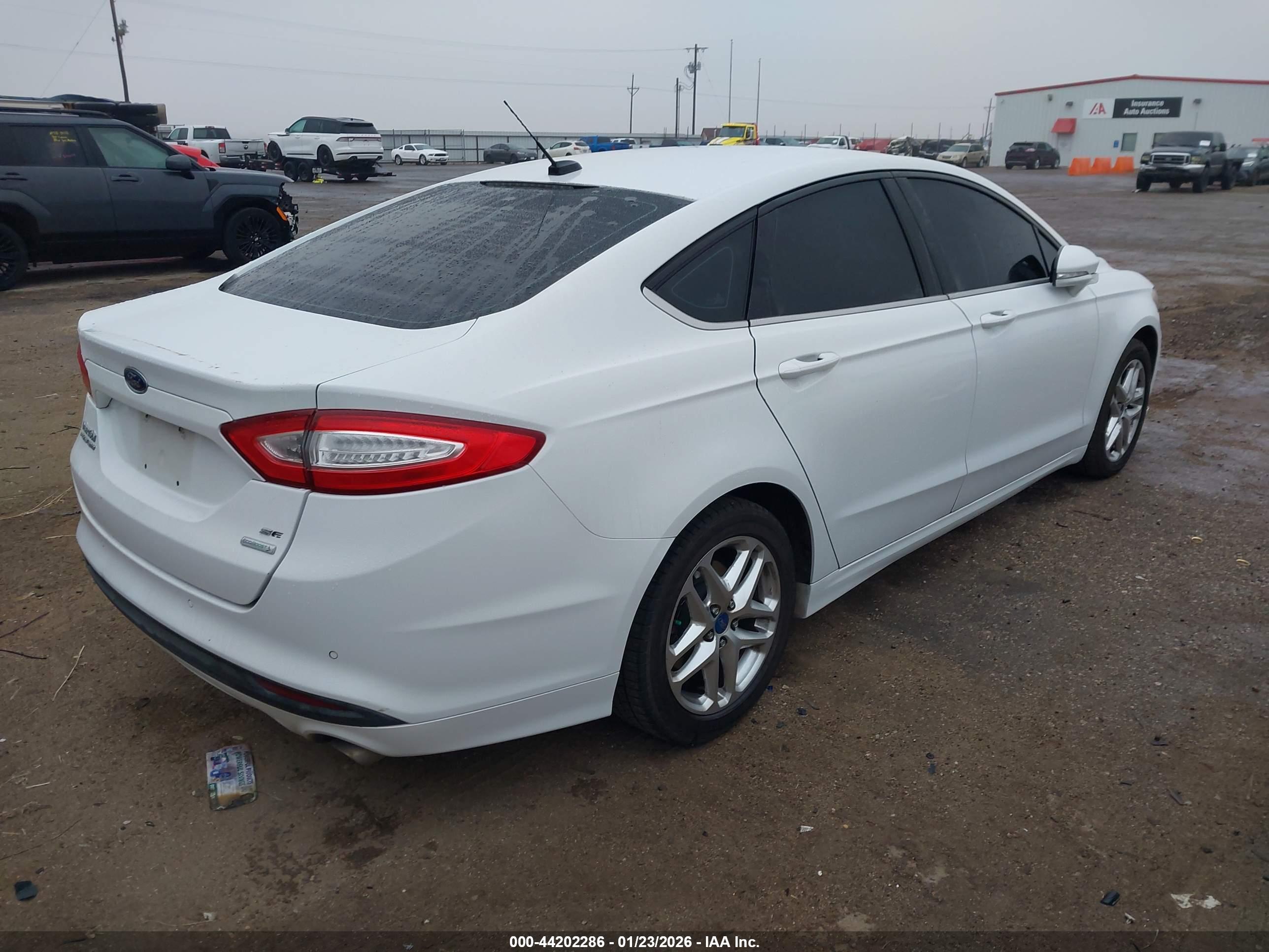 FORD FUSION image 4