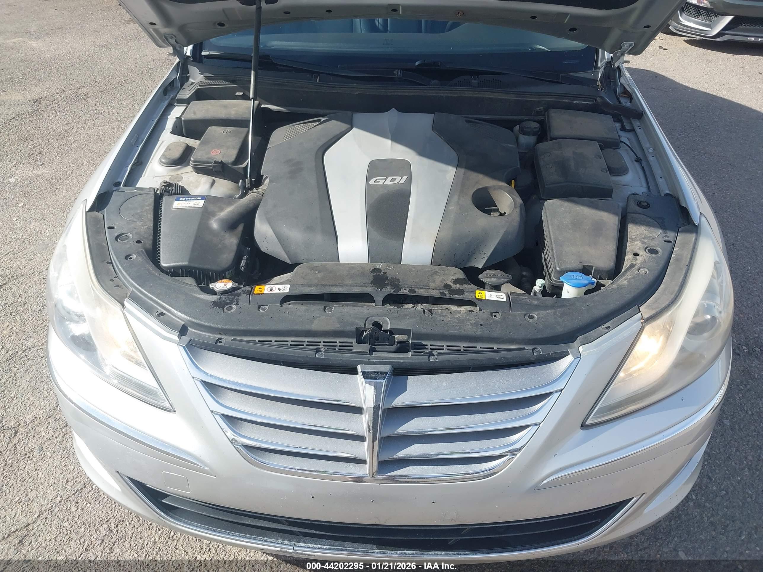 HYUNDAI GENESIS image 10