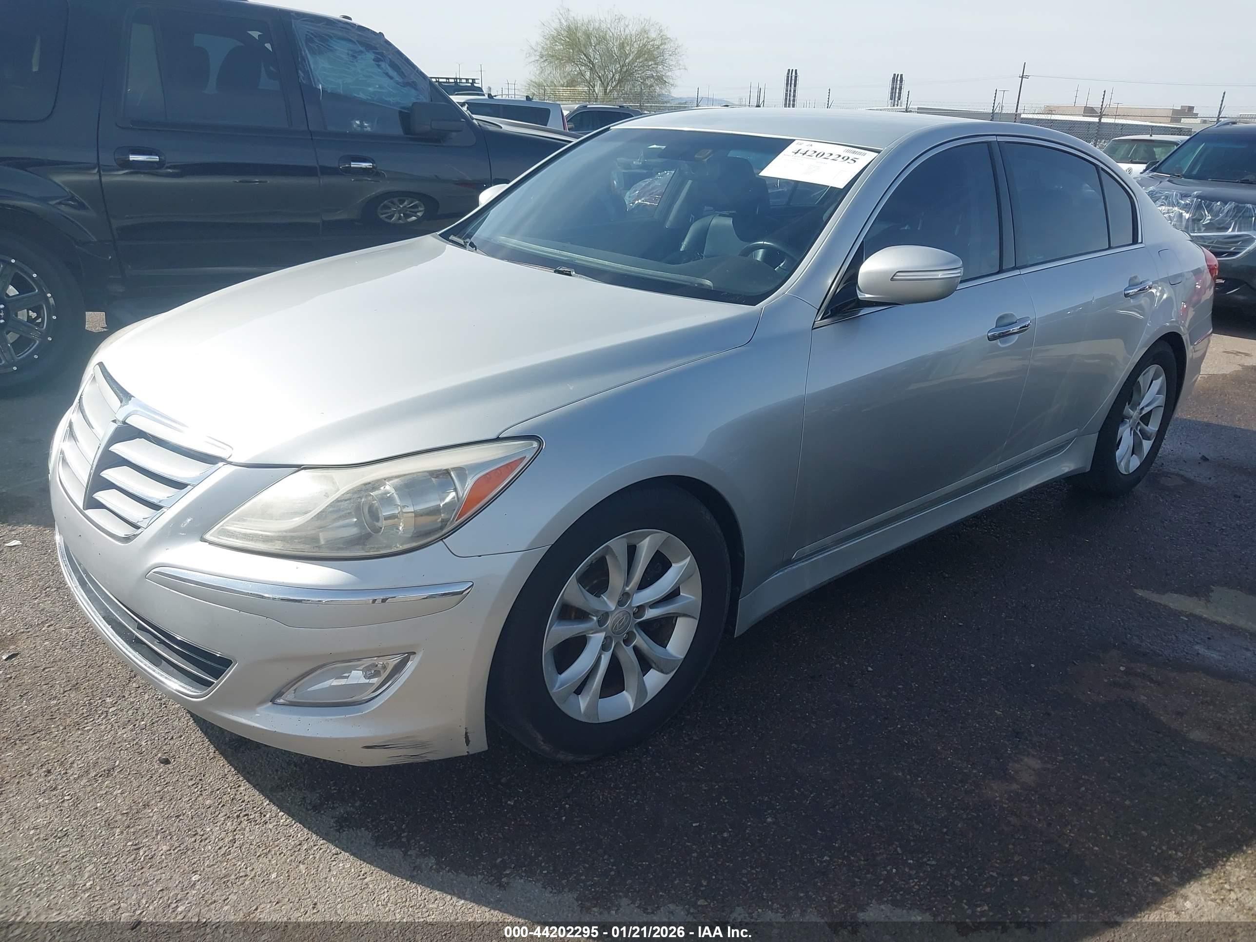 HYUNDAI GENESIS image 2