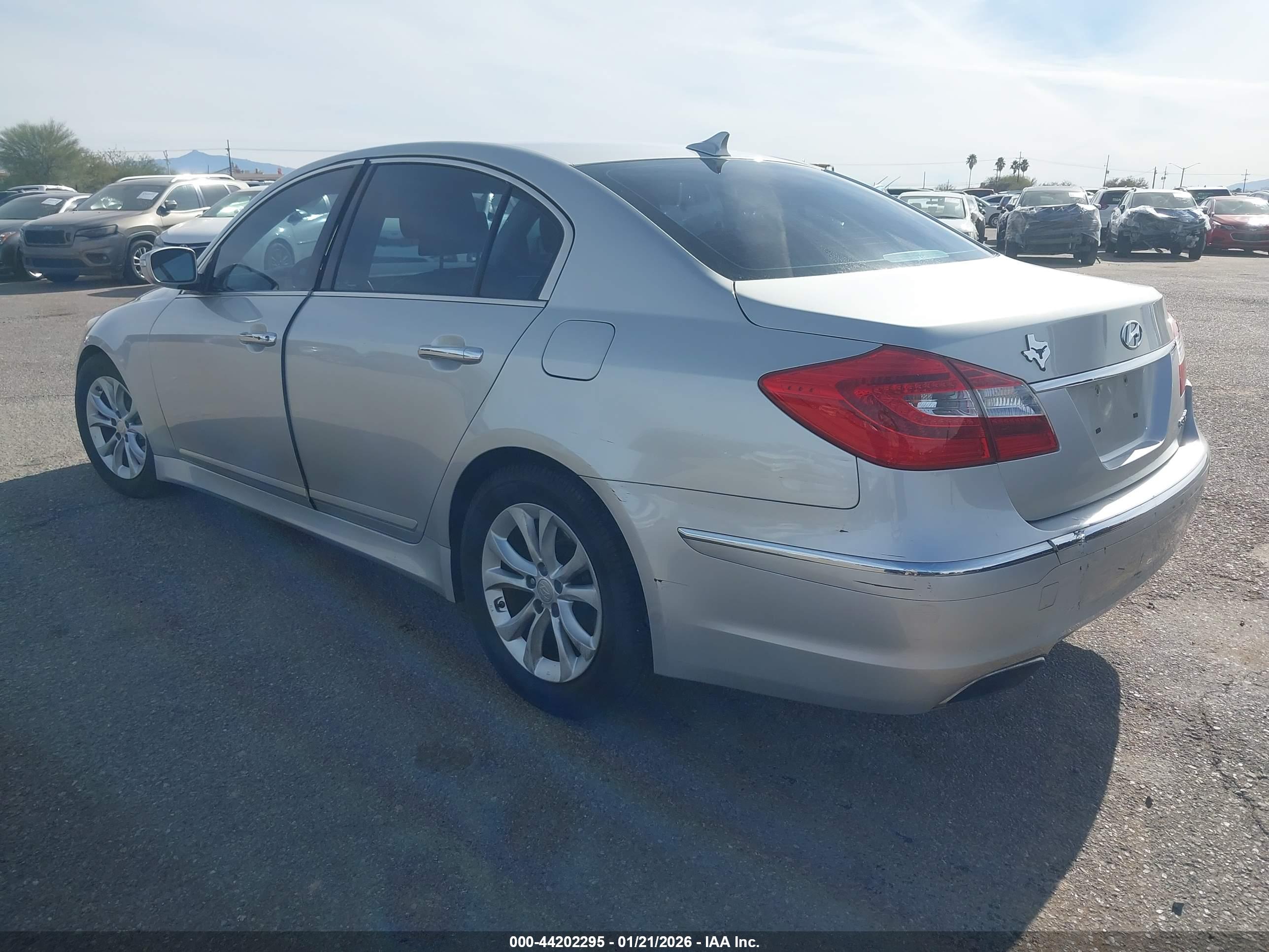 HYUNDAI GENESIS image 3