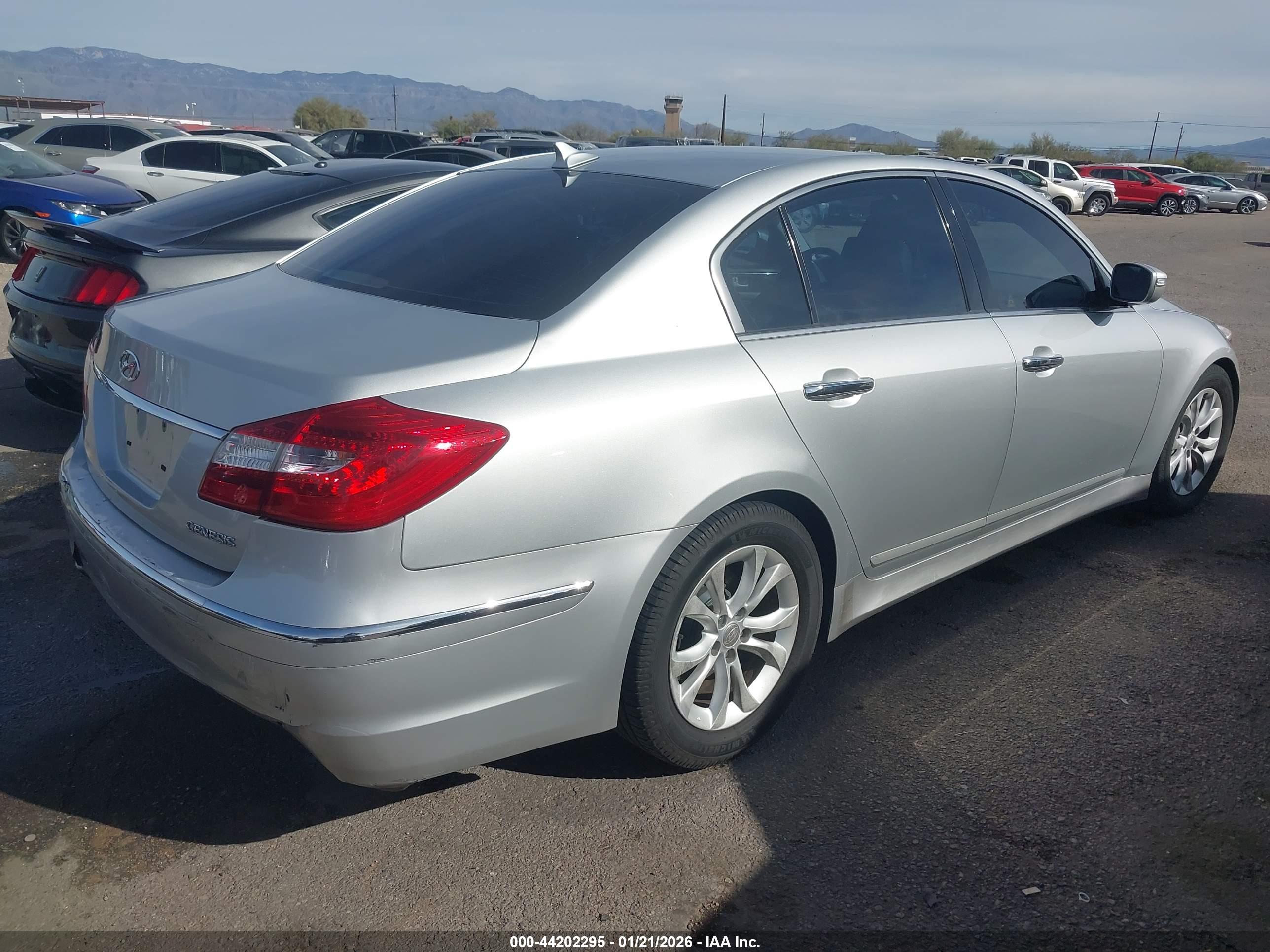 HYUNDAI GENESIS image 4