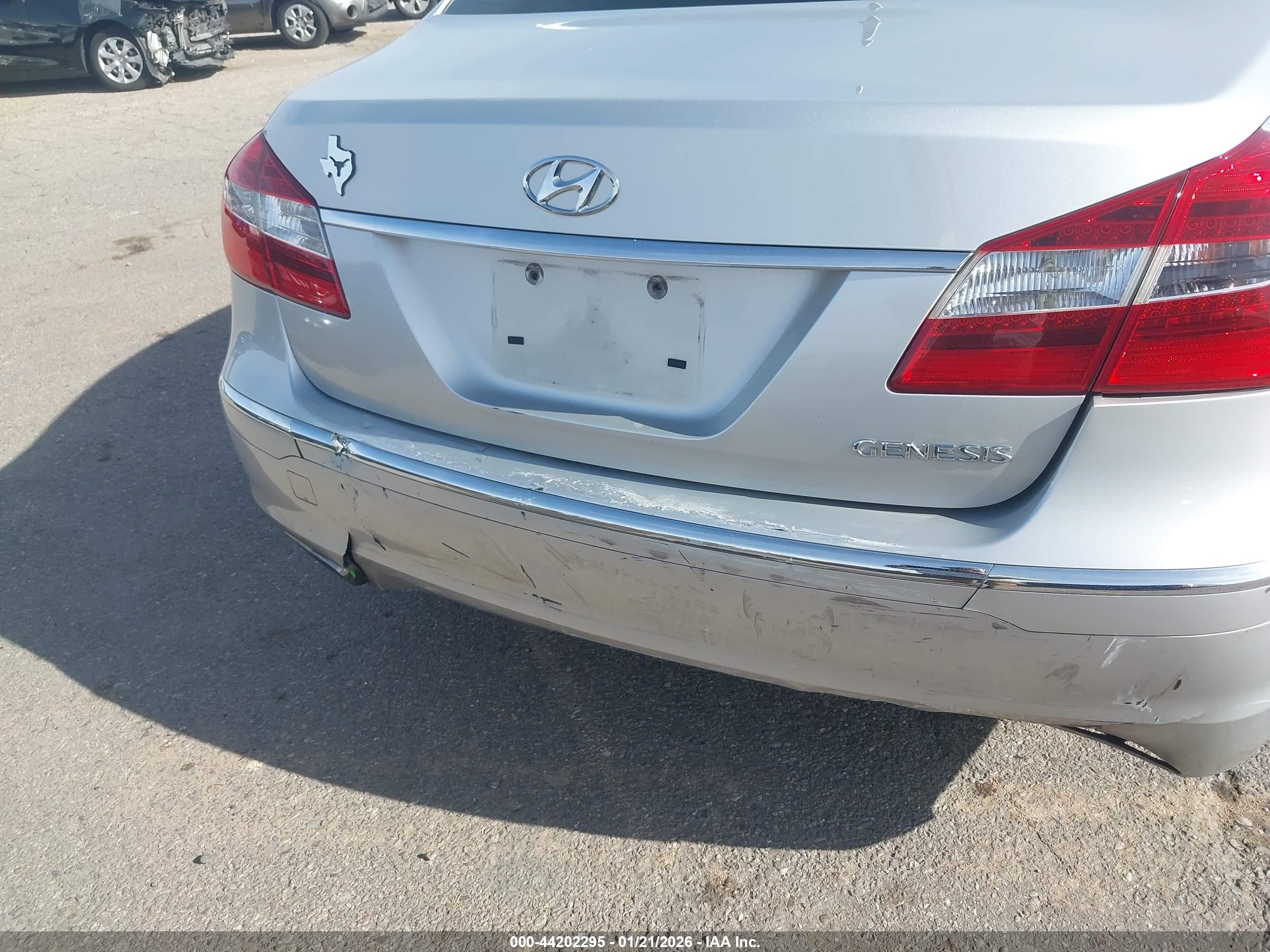 HYUNDAI GENESIS image 6