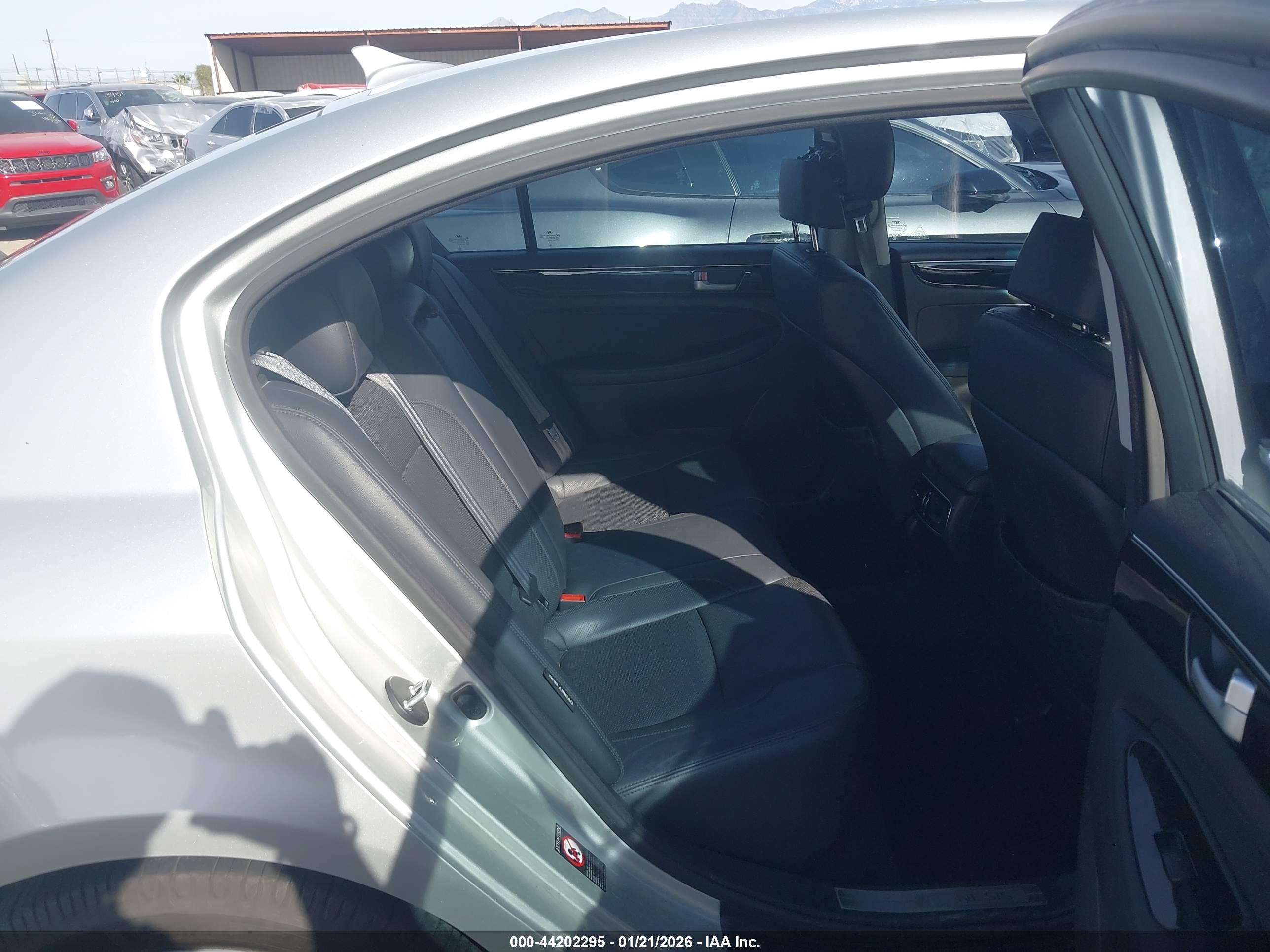 HYUNDAI GENESIS image 8