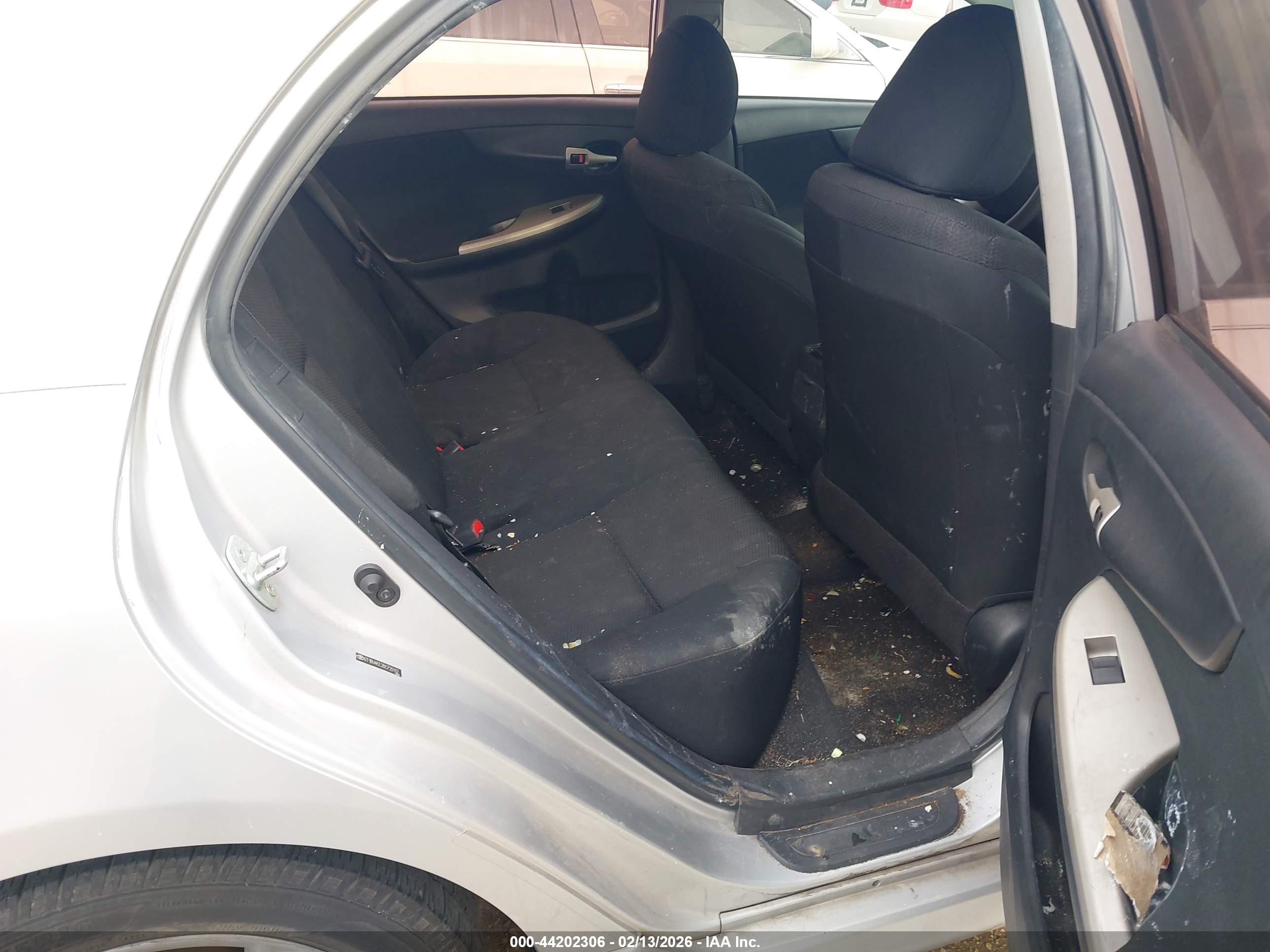 TOYOTA COROLLA image 8