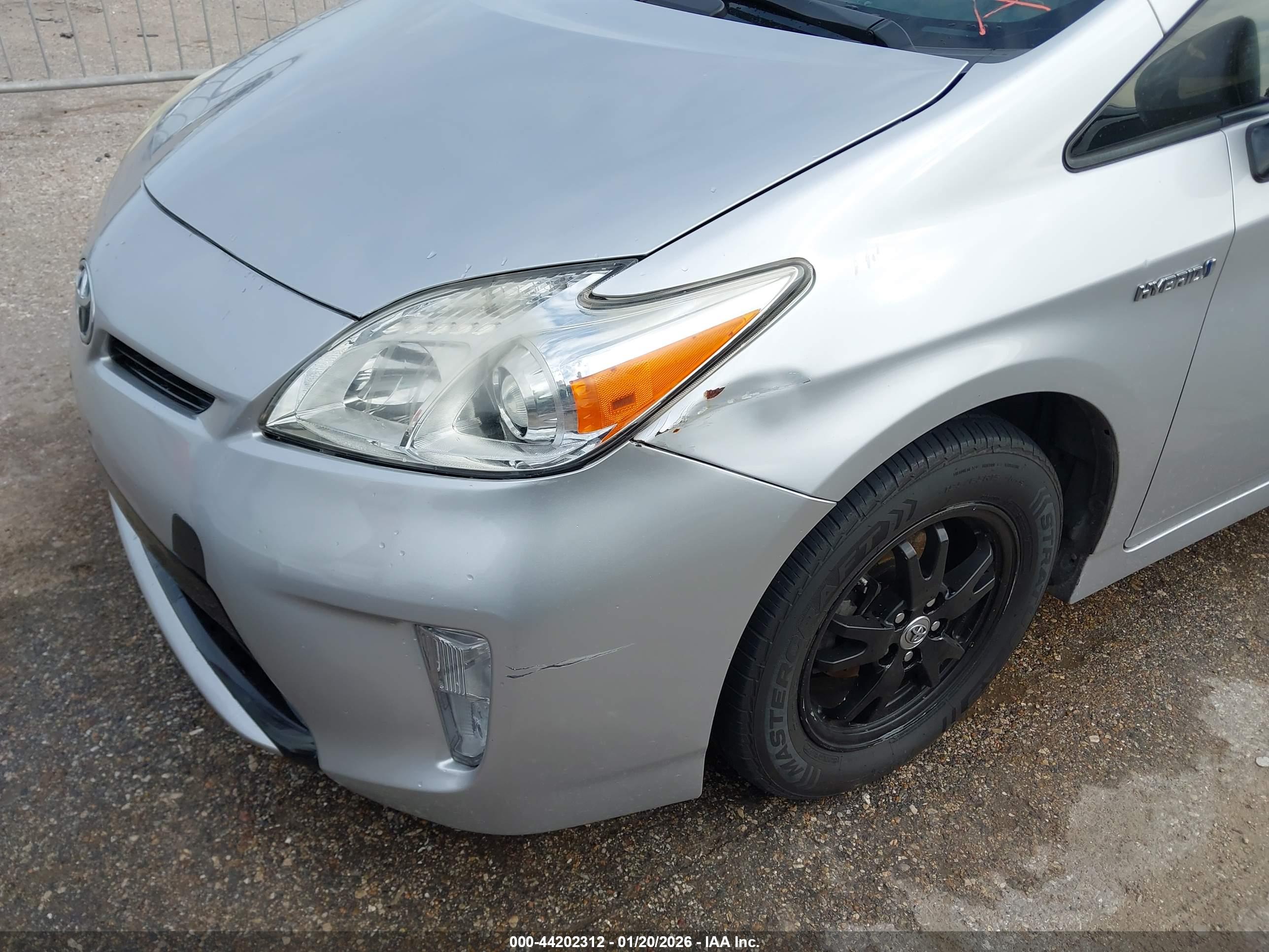 TOYOTA PRIUS image 6