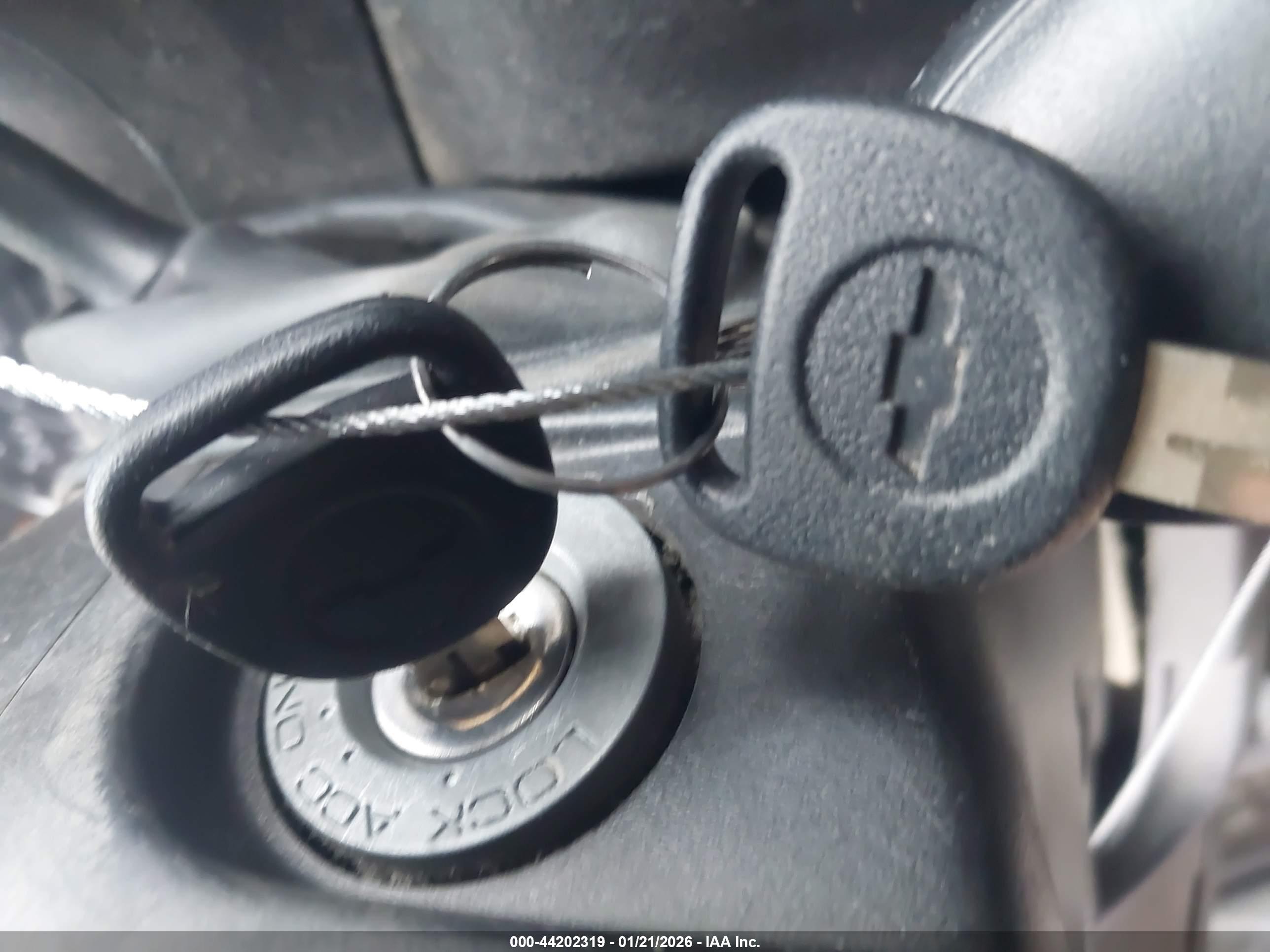 CHEVROLET COLORADO image 11