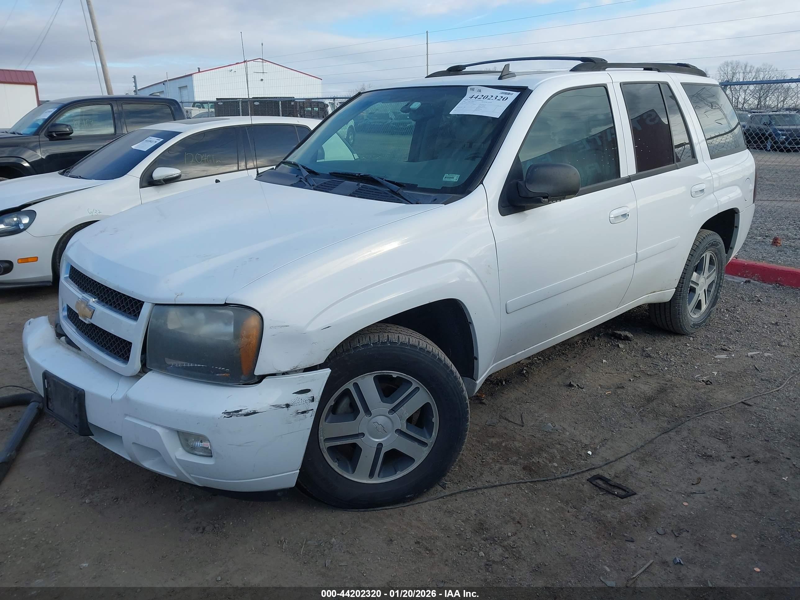 CHEVROLET TRAILBLAZER image 2