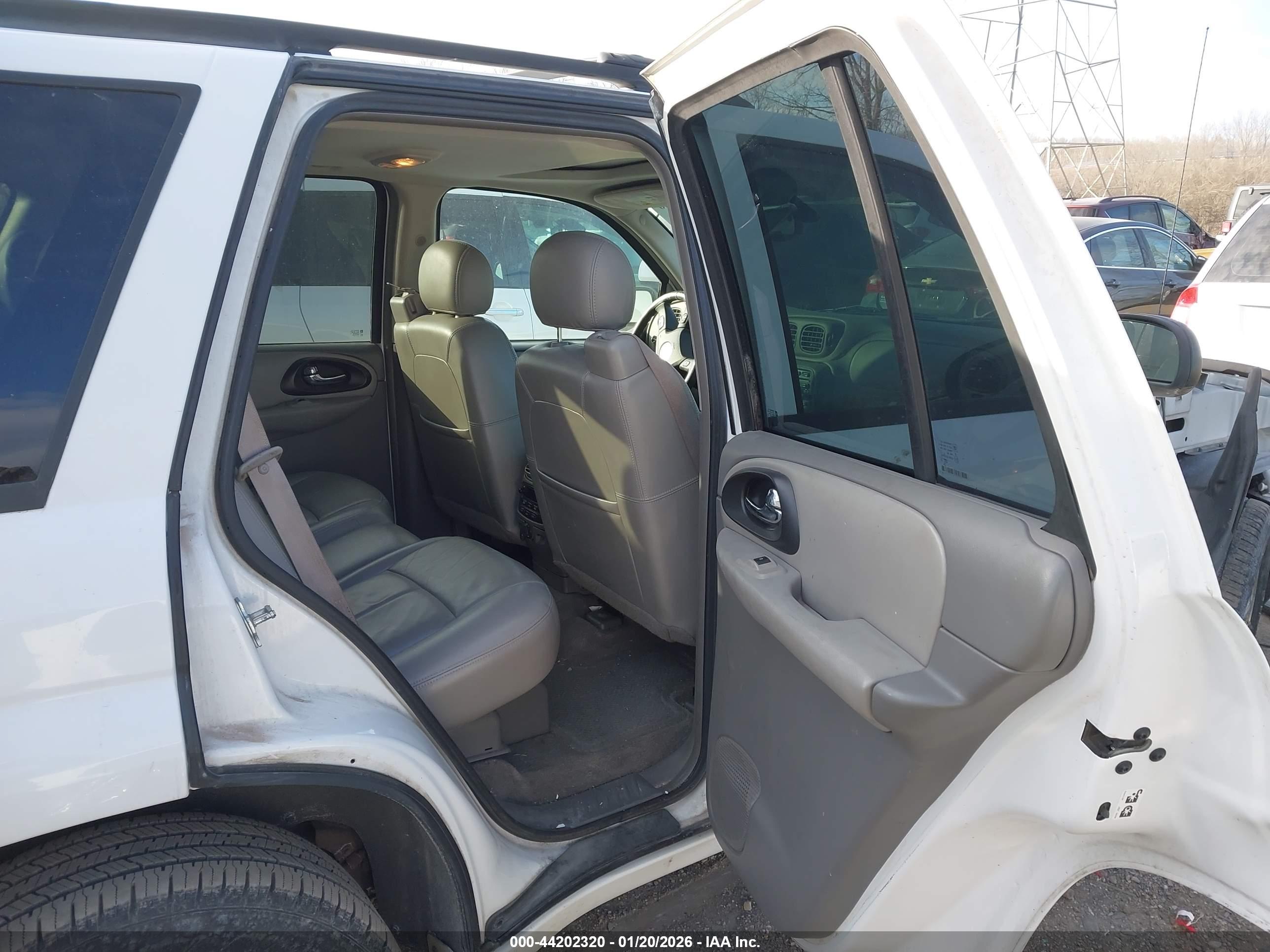 CHEVROLET TRAILBLAZER image 8