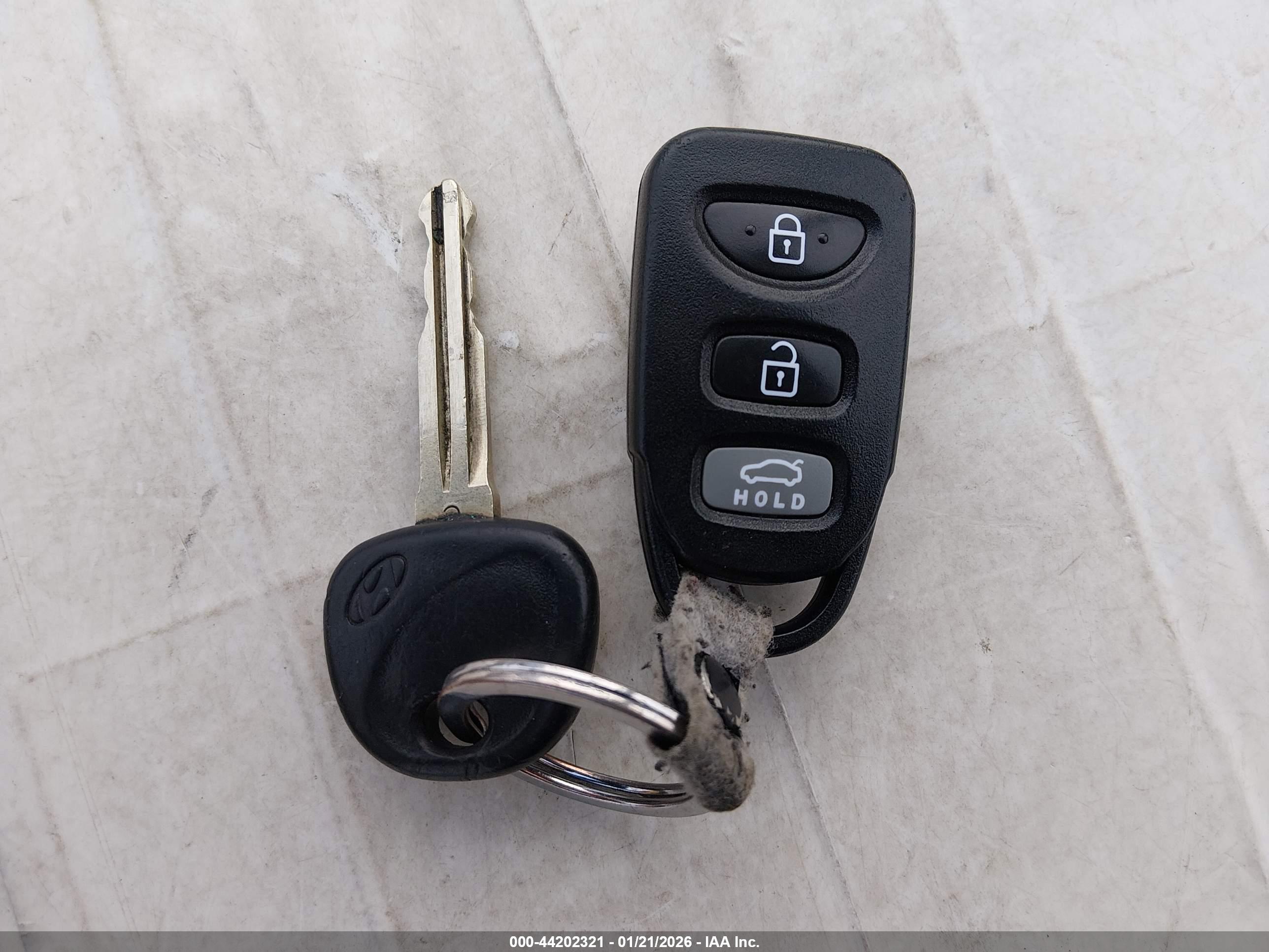 HYUNDAI ELANTRA image 11