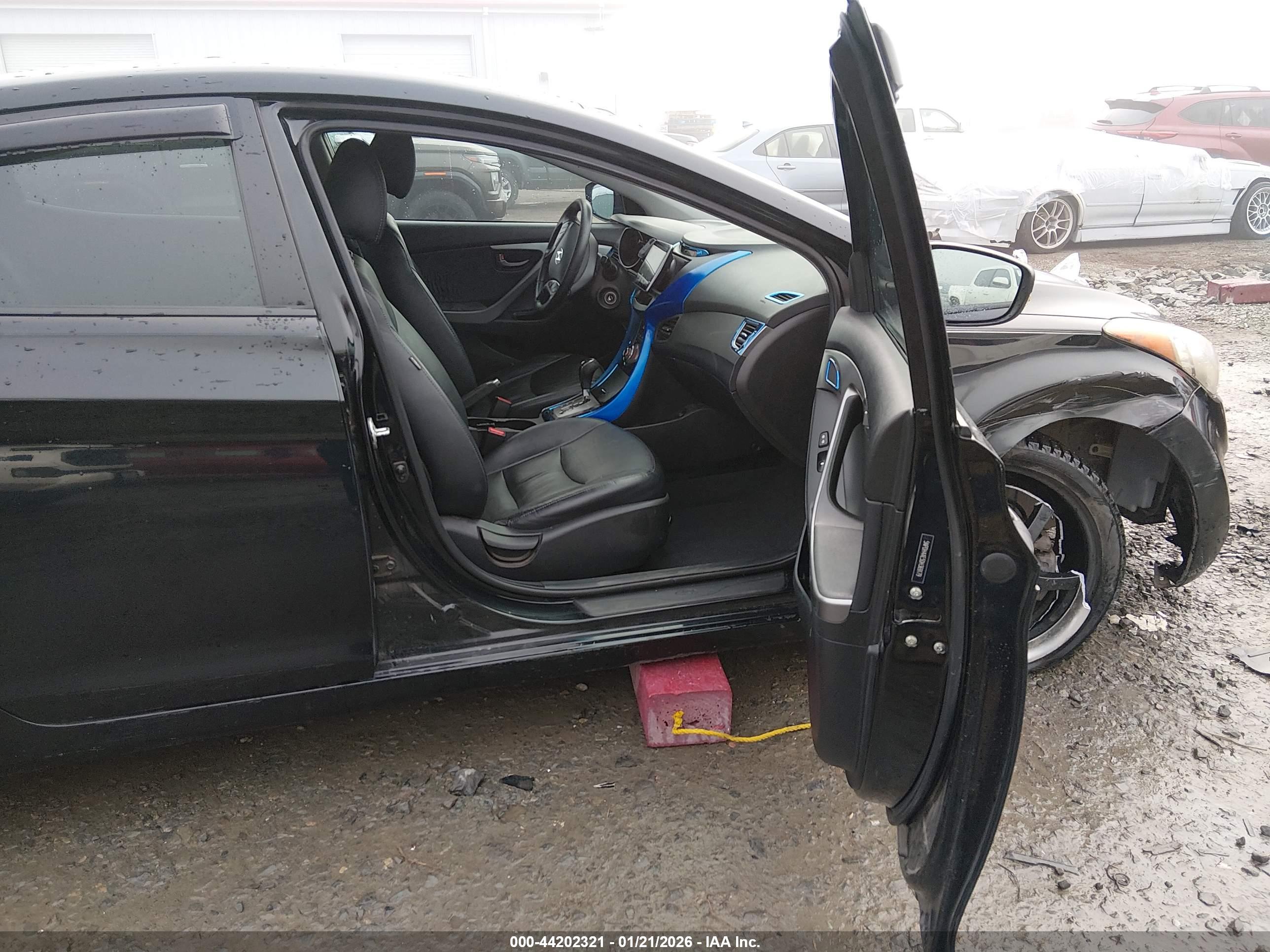 HYUNDAI ELANTRA image 5