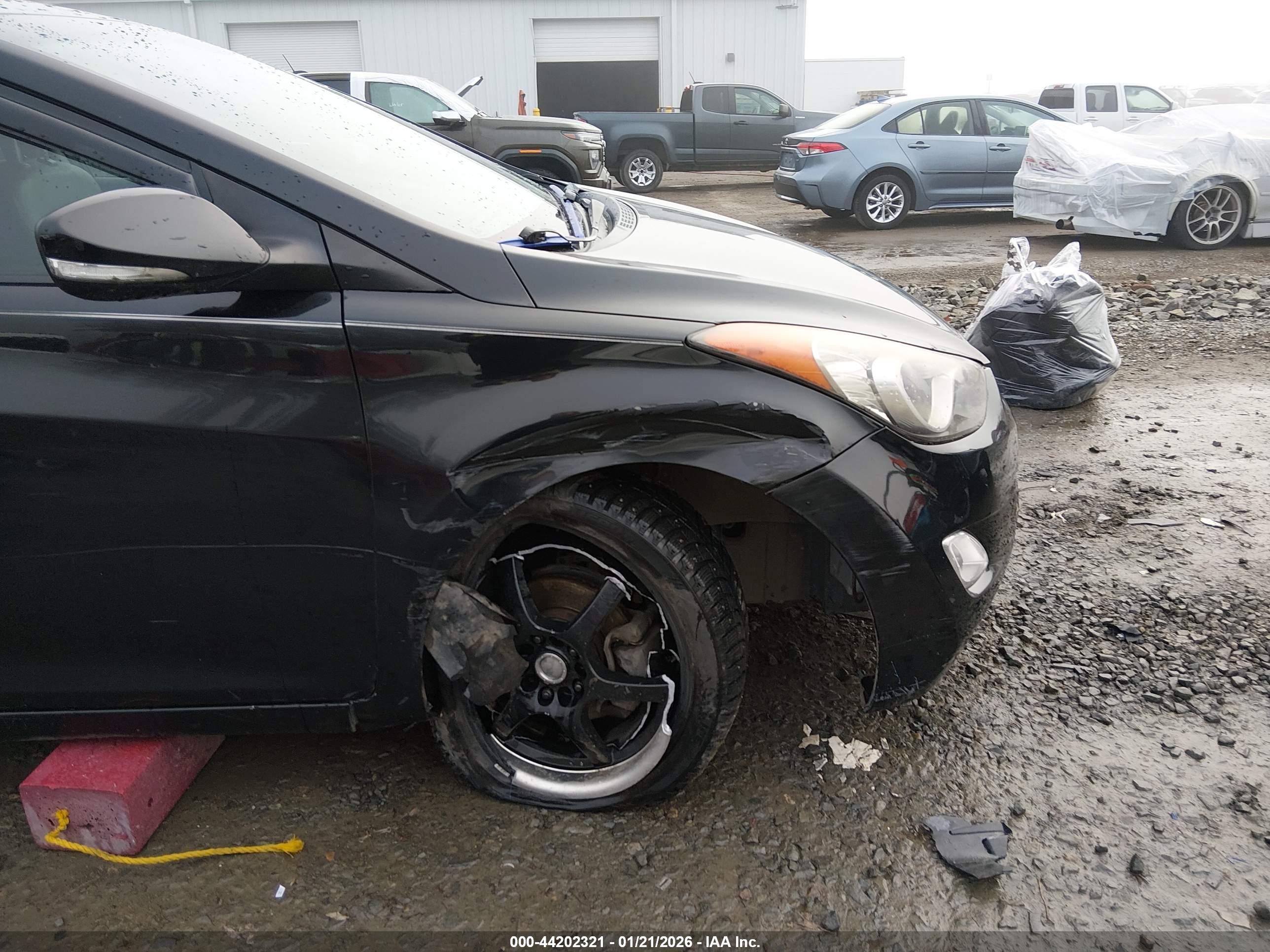 HYUNDAI ELANTRA image 6