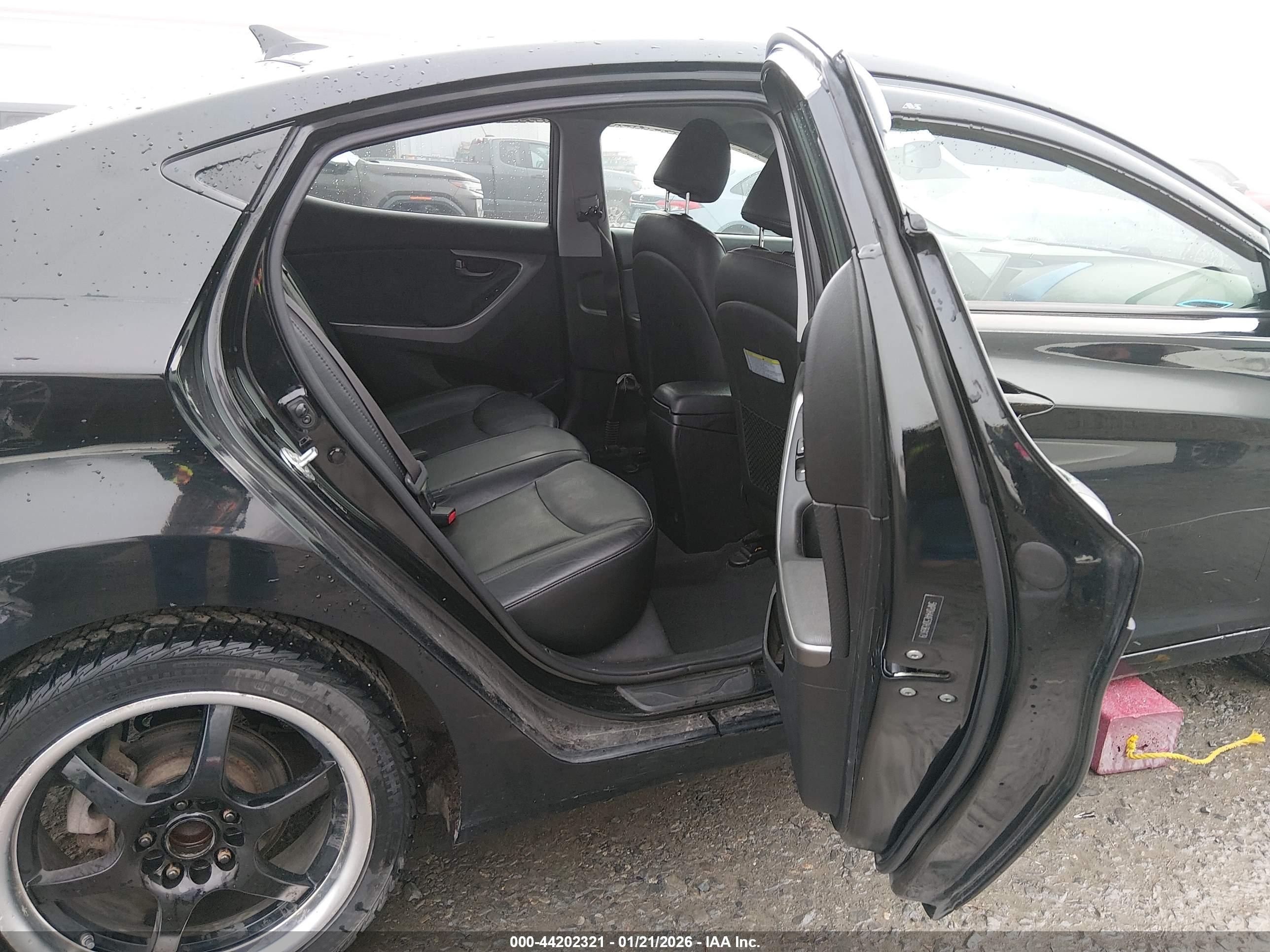 HYUNDAI ELANTRA image 8