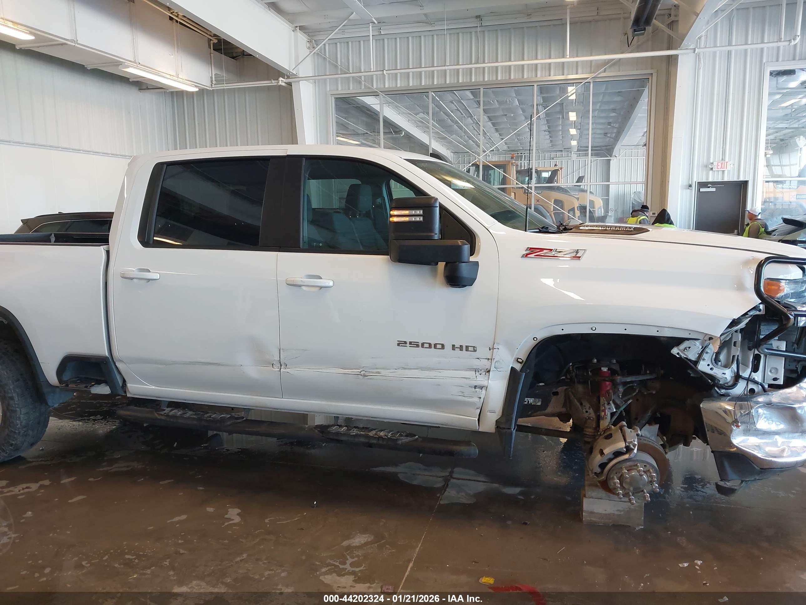 CHEVROLET SILVERADO image 6
