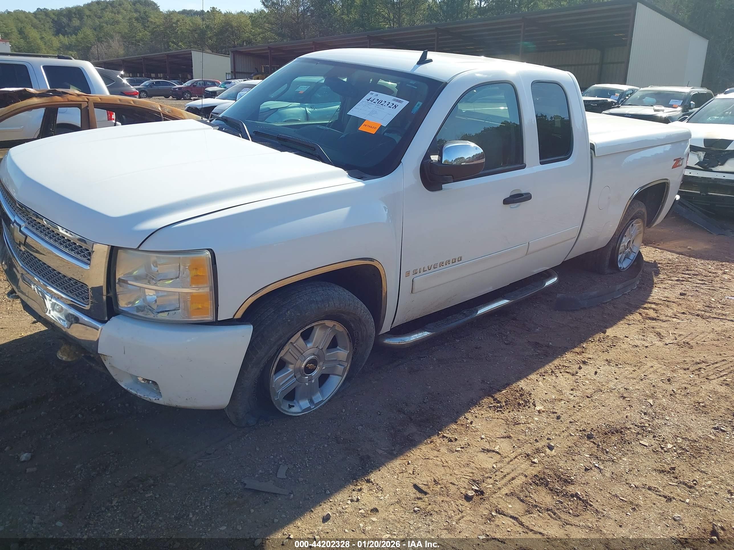 CHEVROLET SILVERADO image 2