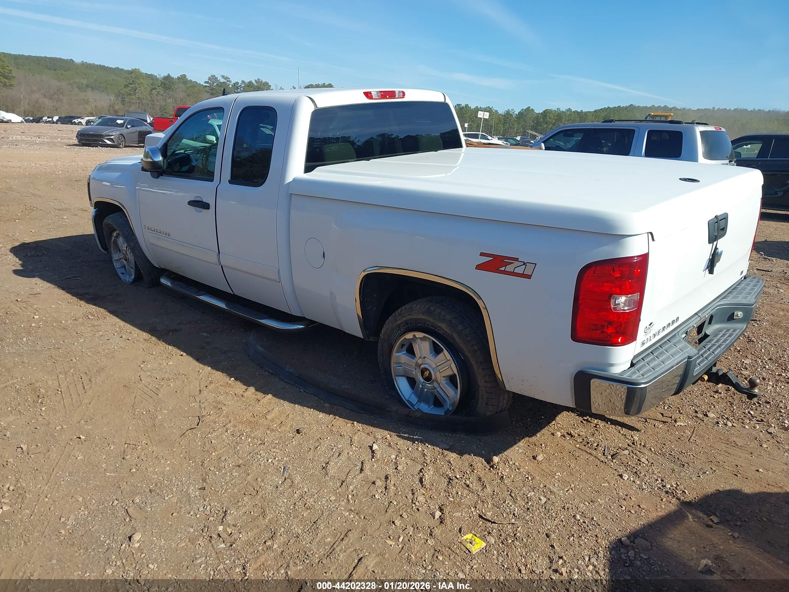 CHEVROLET SILVERADO image 3
